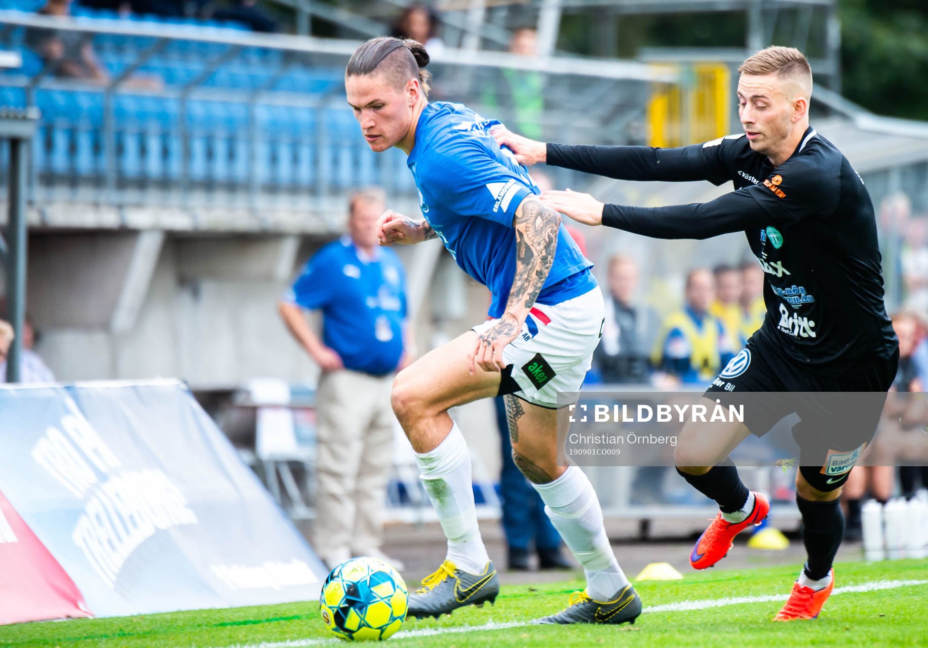 Trelleborgs Isak Jönsson och Västerås Petar Petrovic