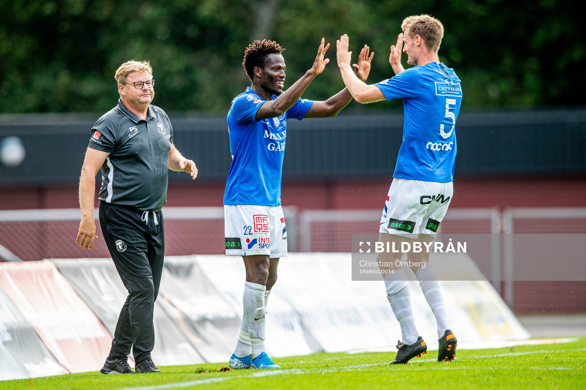 Trelleborgs Abdul Fatawu Safiu jublar med manager Peter