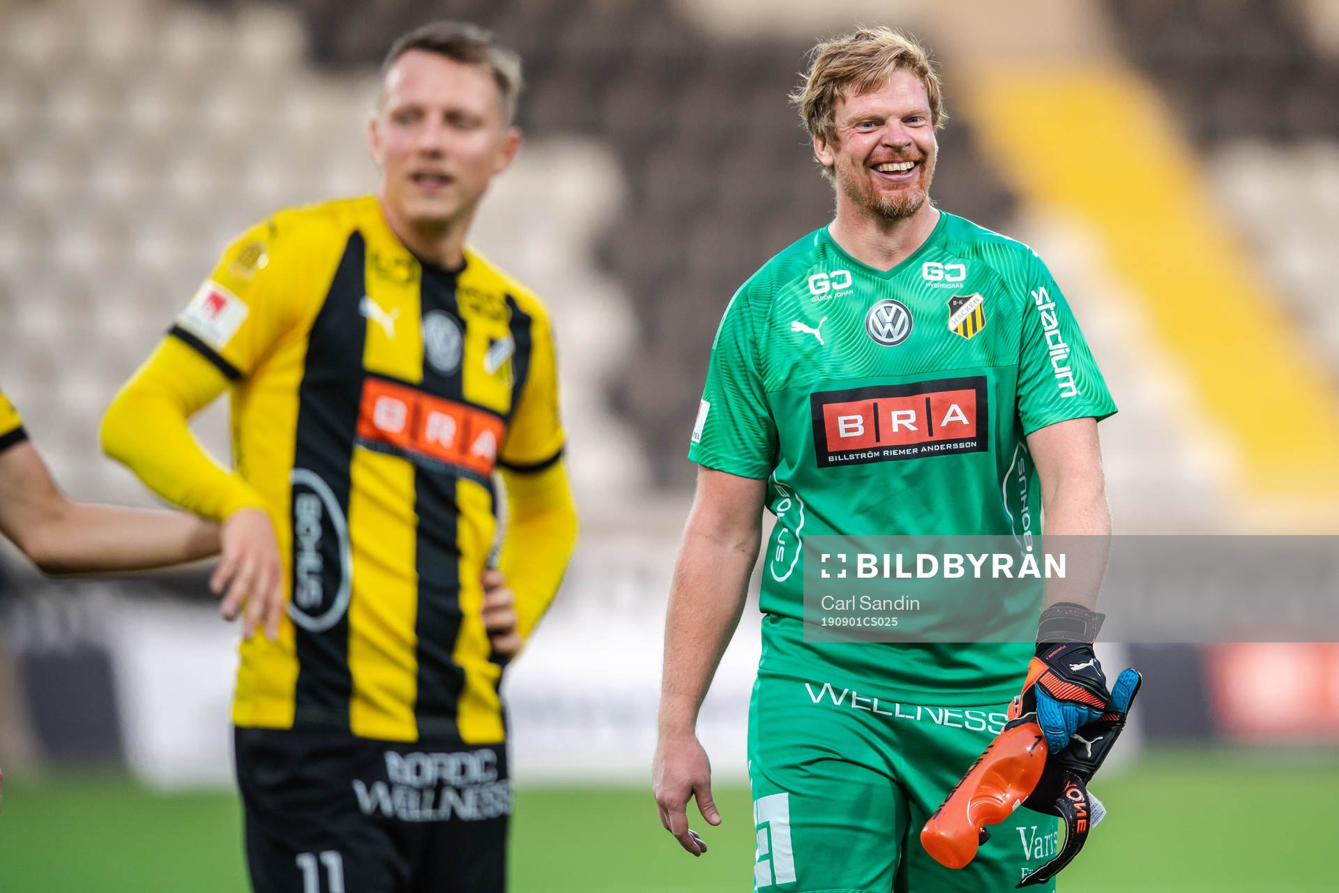 Häckens målvakt Christoffer Källqvist jublar