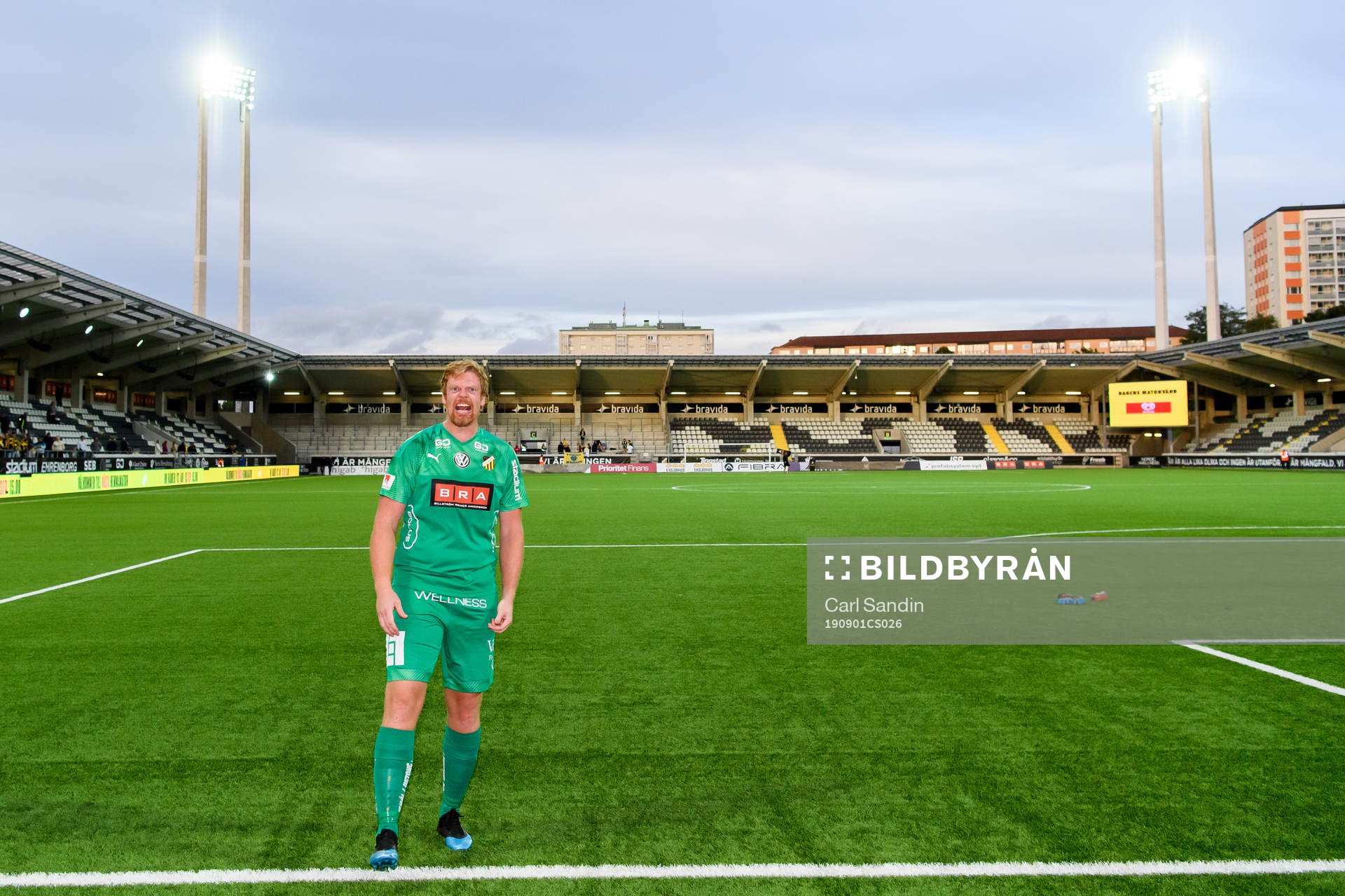 Häckens målvakt Christoffer Källqvist sjunger med