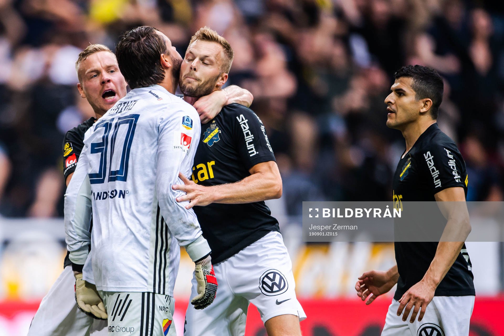 s Sebastian Larsson och Kolbeinn Sigthorsson jublar