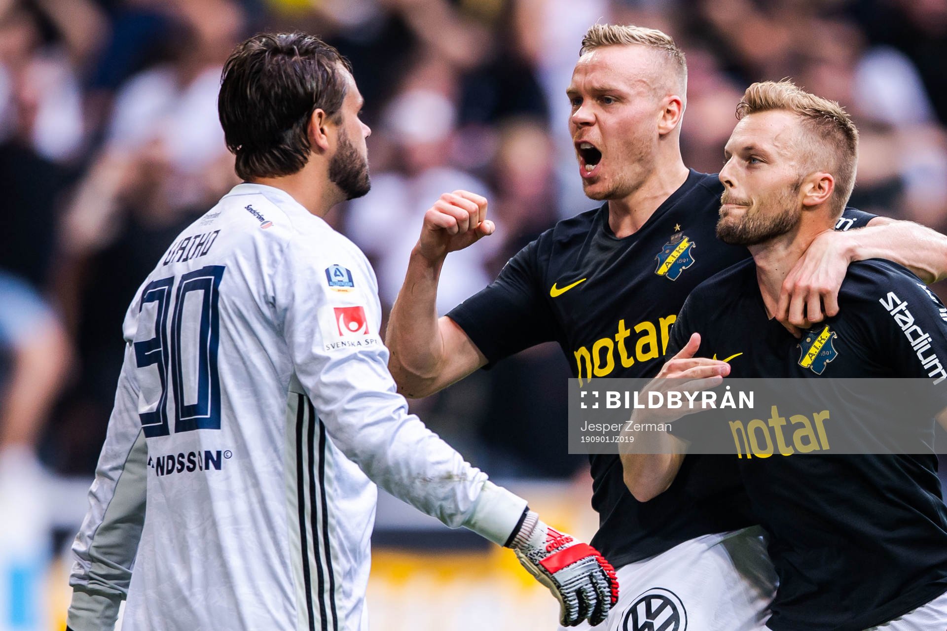 s Kolbeinn Sigthorsson och Sebastian Larsson jublar