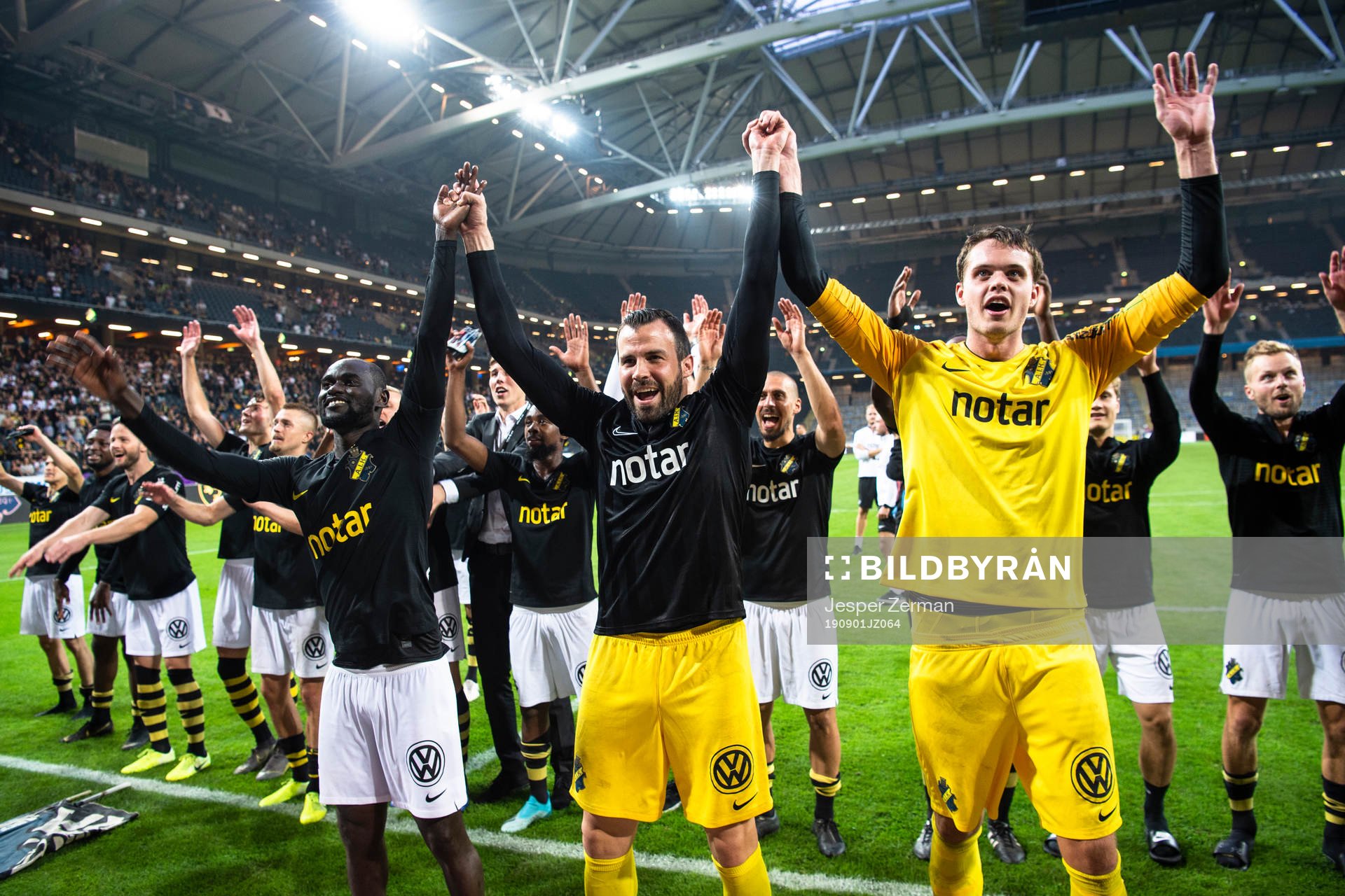 AIK:s spelare jublar efter fotbollsmatchen i Allsvenskan mellan AIK och Djurgården den 1 september 2019 i Stockholm.