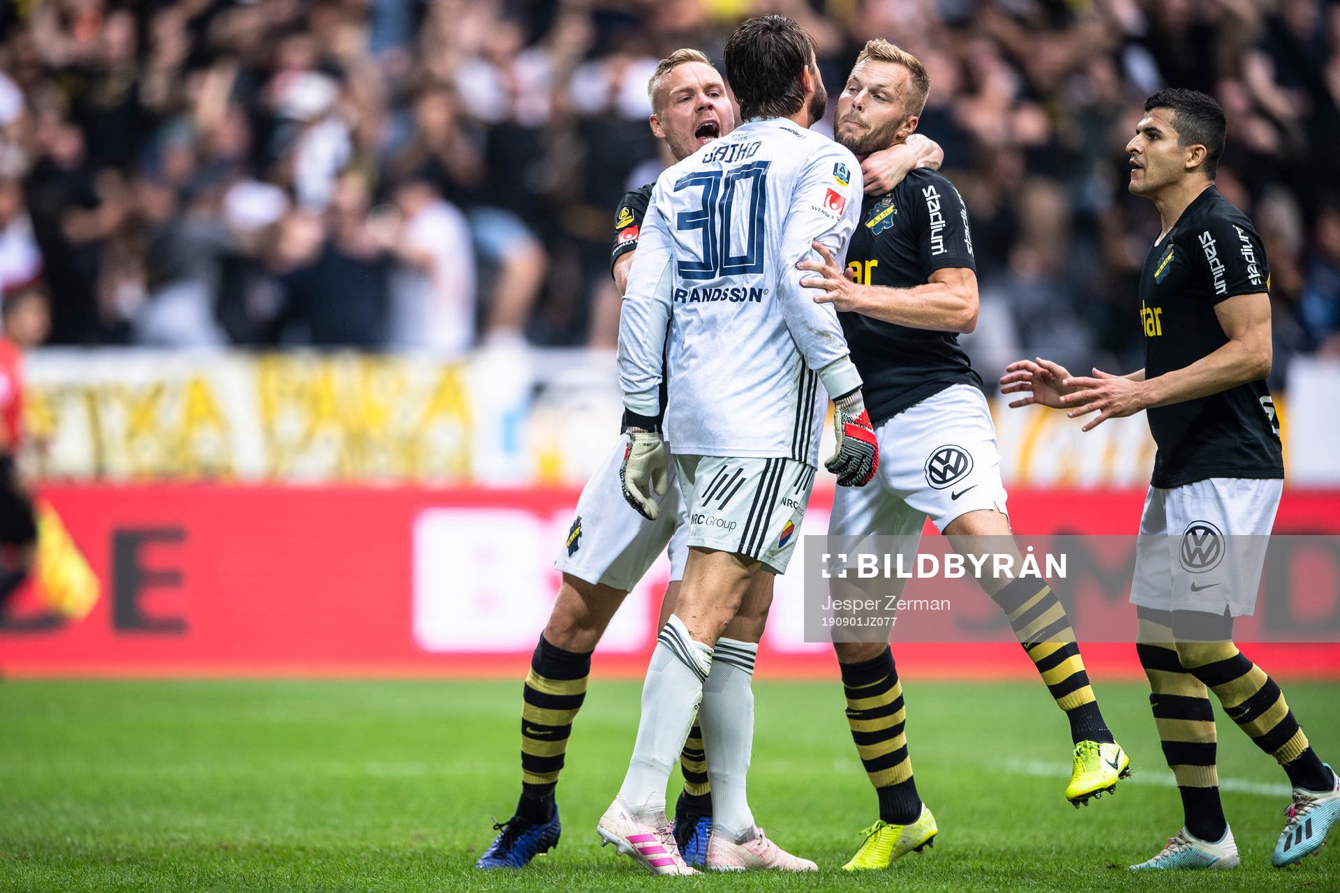 s Sebastian Larsson jublar