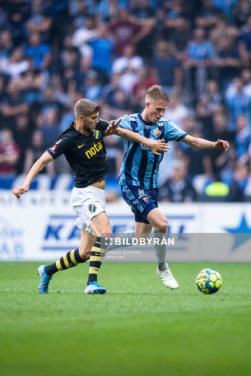 s Anton Saletros och Djurgårdens Jonathan Augustinsson