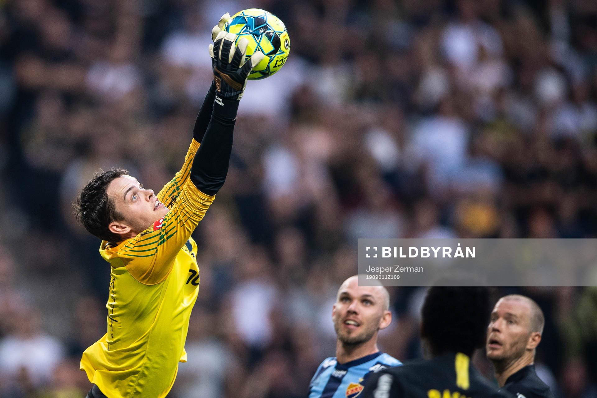 AIK:s målvakt Oscar Linnér under fotbollsmatchen i Allsvenskan mellan AIK och Djurgården den 1 september 2019 i Stockholm.