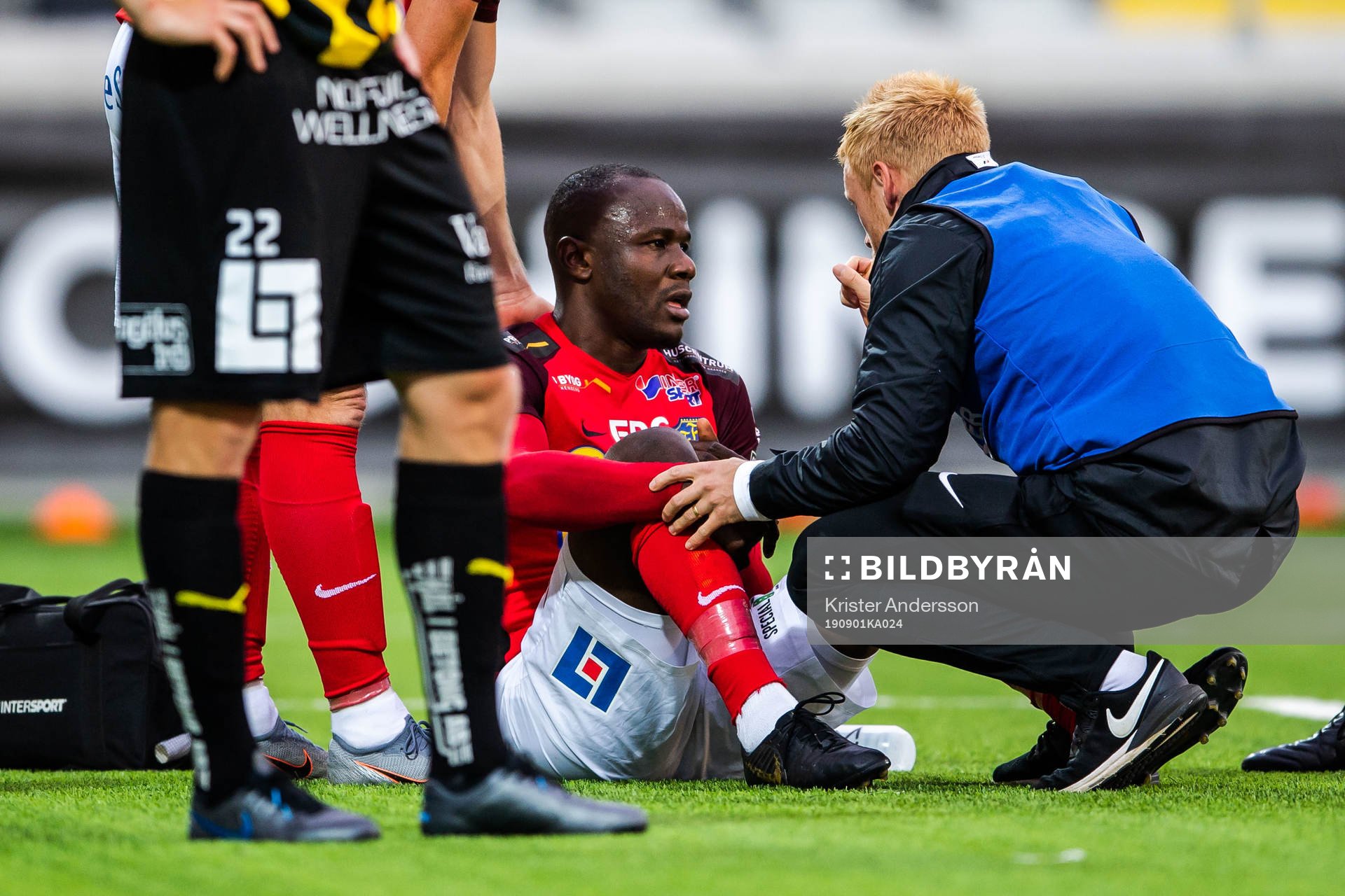 Falkenbergs Nsima Peter kollas till