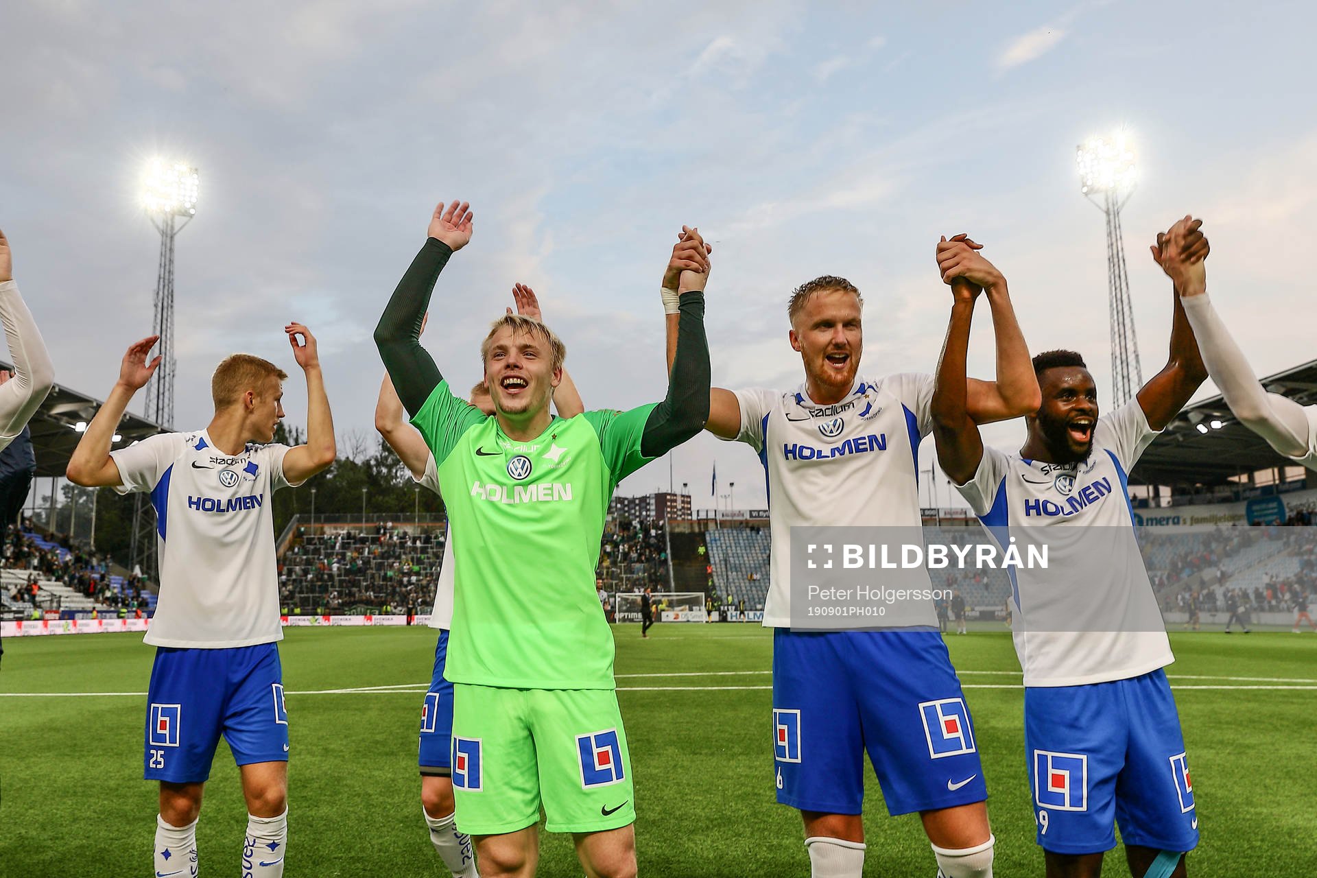 IFK Norrköpings målvakt Isak Pettersson, Kasper Larsen och Maic Sema jublar under fotbollsmatchen i Allsvenskan mellan IFK Norrköping och Hammarby den 1 september 2019 i Norrköping.