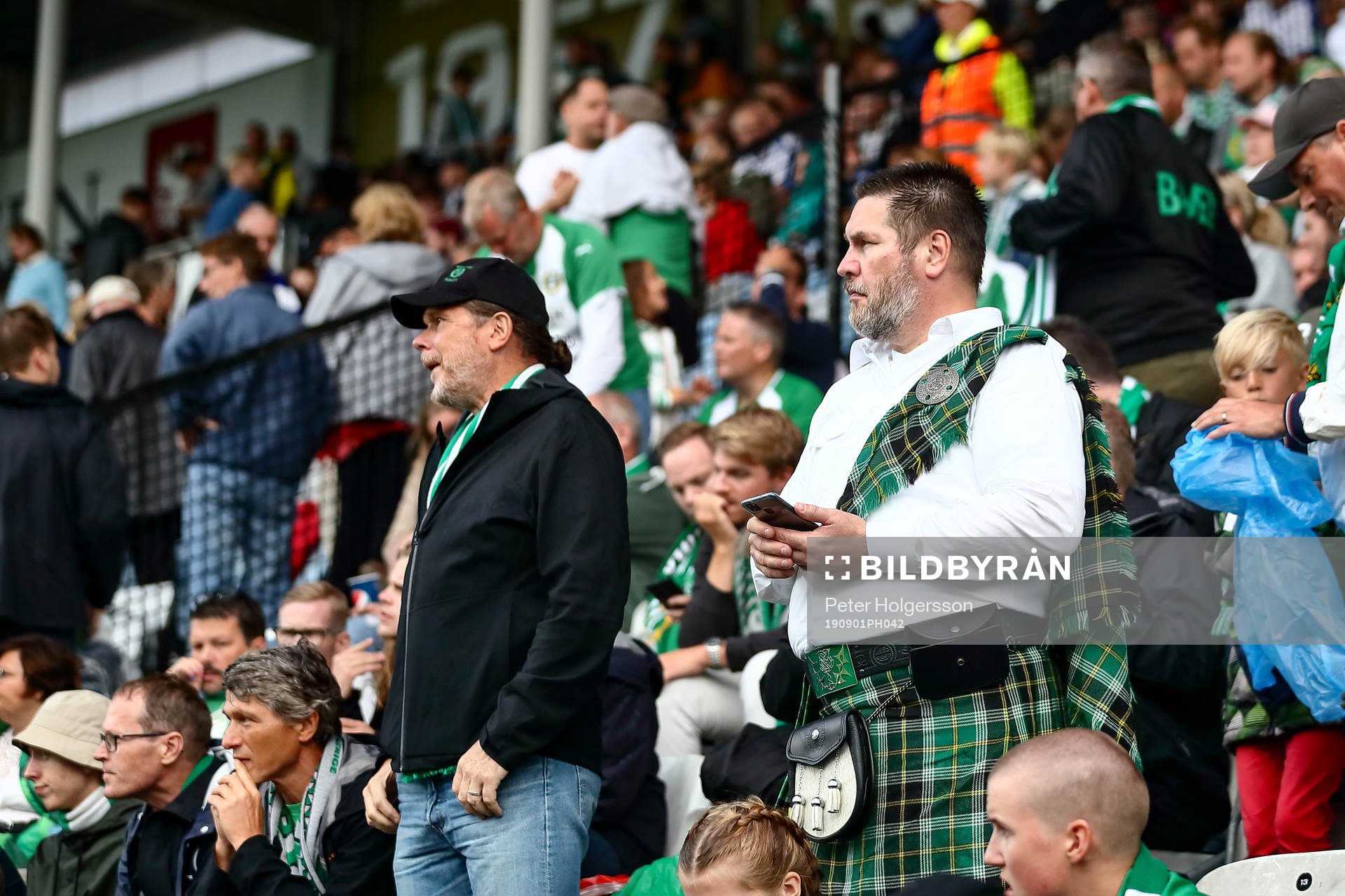 Hammarby-supporter med kilt