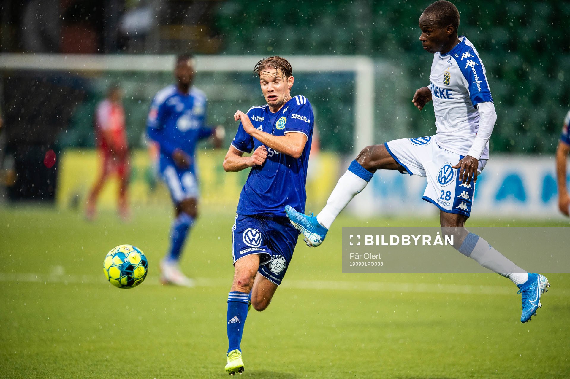 Sundsvalls Johan Blomberg och IFK Göteborgs Alhassan Yusuf