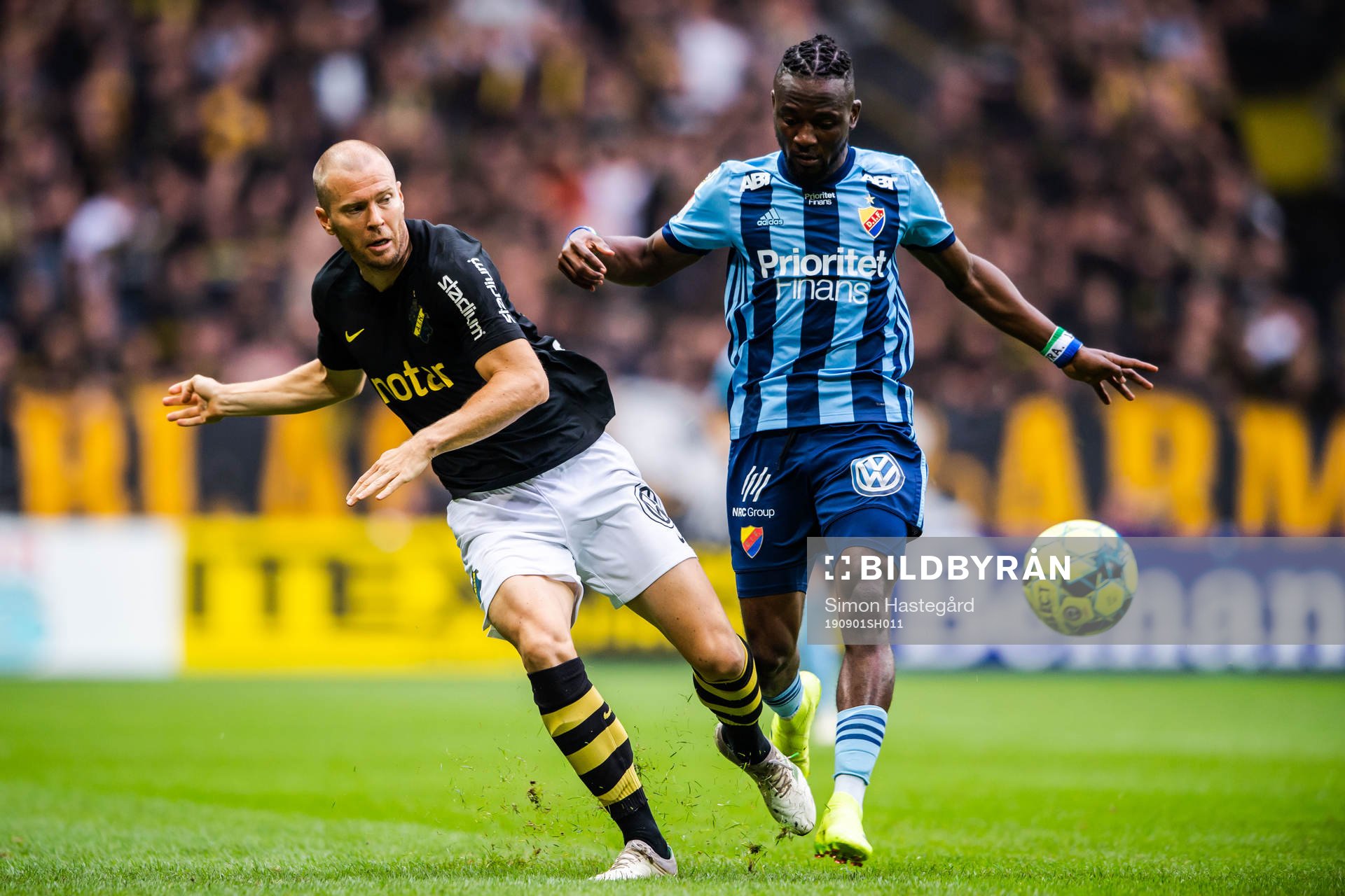 s Per Karlsson och Djurgårdens Mohamed Buya Turay