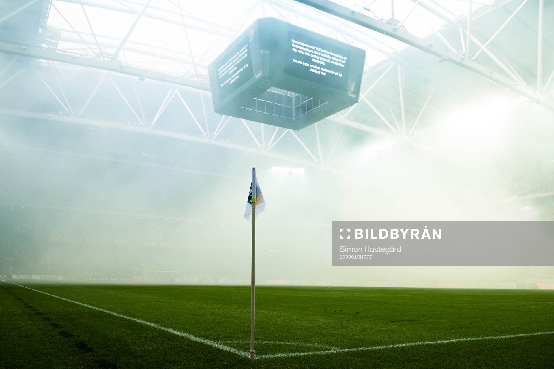 Spelavbrott på grund av rök från pyroteknik under fotbollsmatchen i Allsvenskan mellan AIK och Djurgården den 1 september 219 i Stockholm.