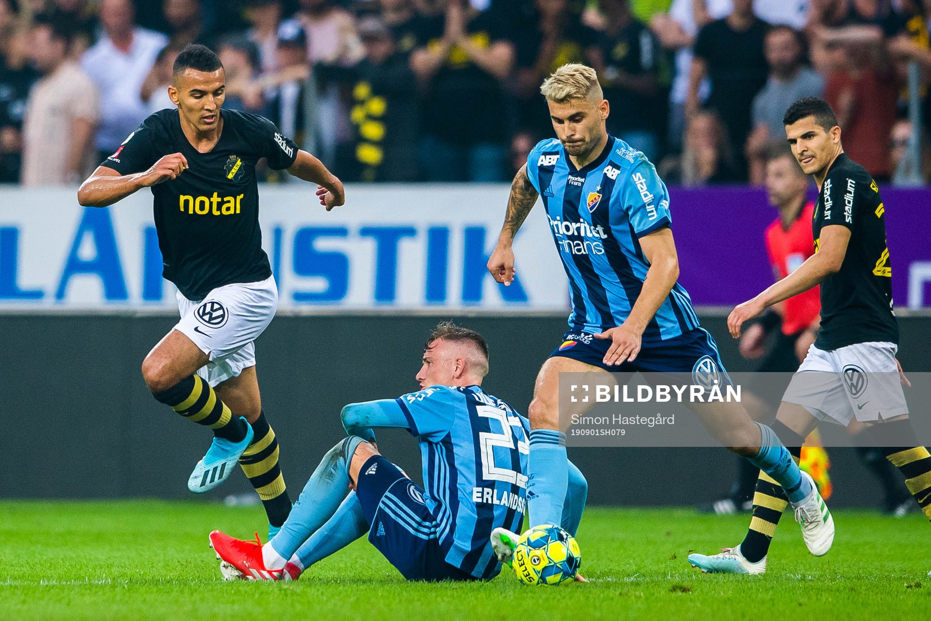 s Nabil Bahoui  i en kamp mot Djurgårdens Fredrik Ulvestad