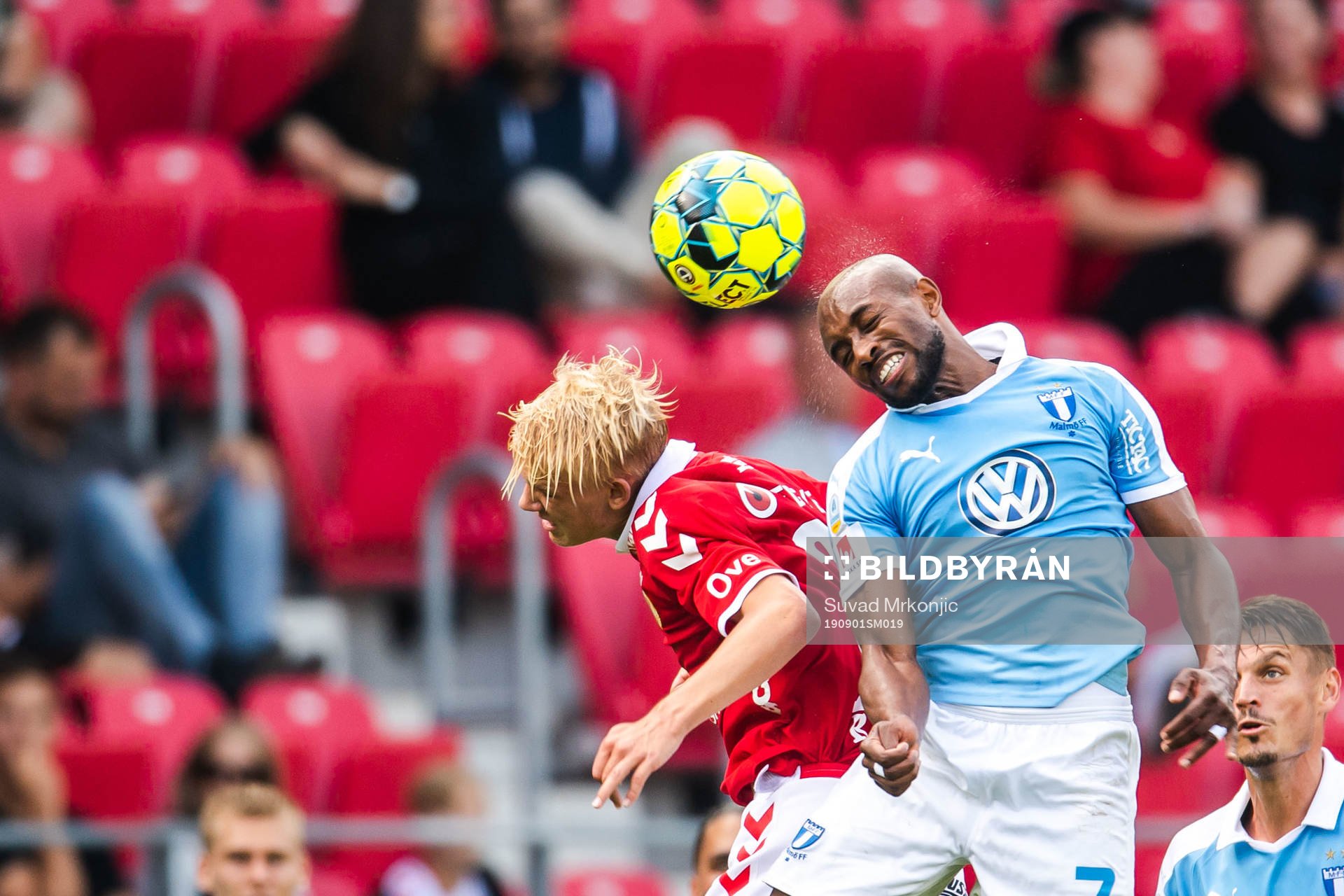 Kalmars Carl Gustafsson i nickduell med Malmö FFs Fouad