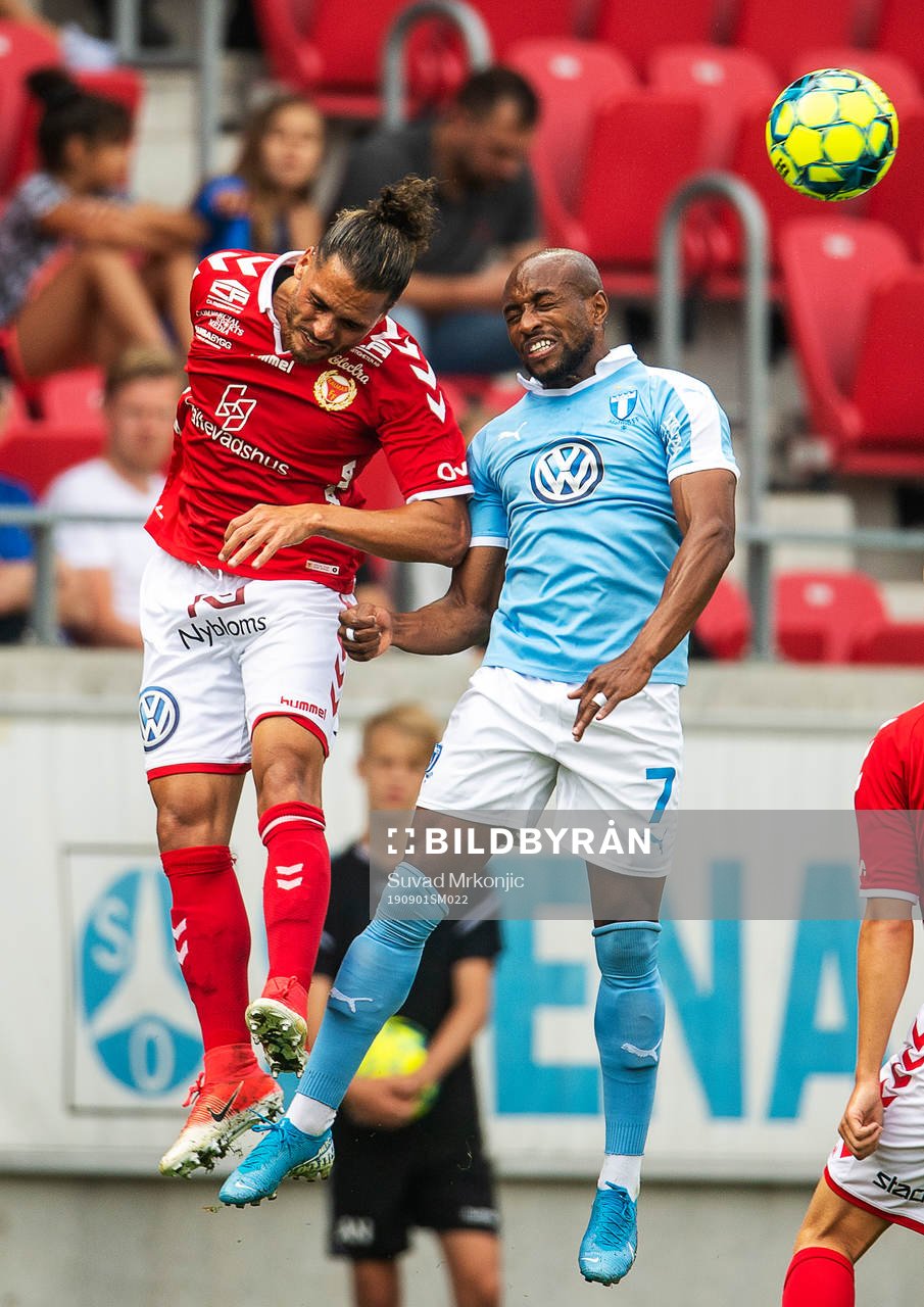 Kalmars Alexander Jakobsen och Malmö FFs Fouad Bachirou