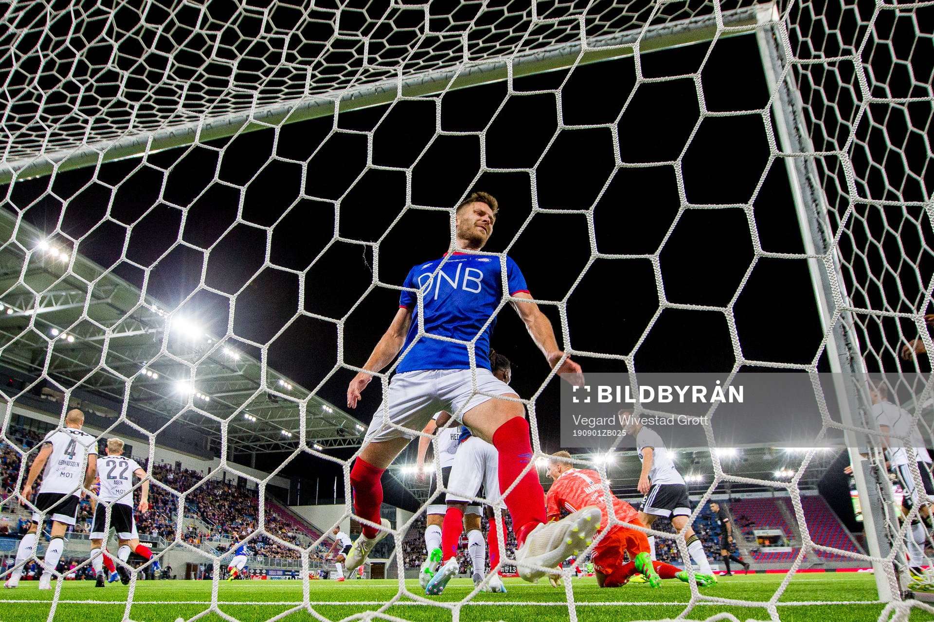 Matthías Vilhjálmsson of Vålerenga reacts