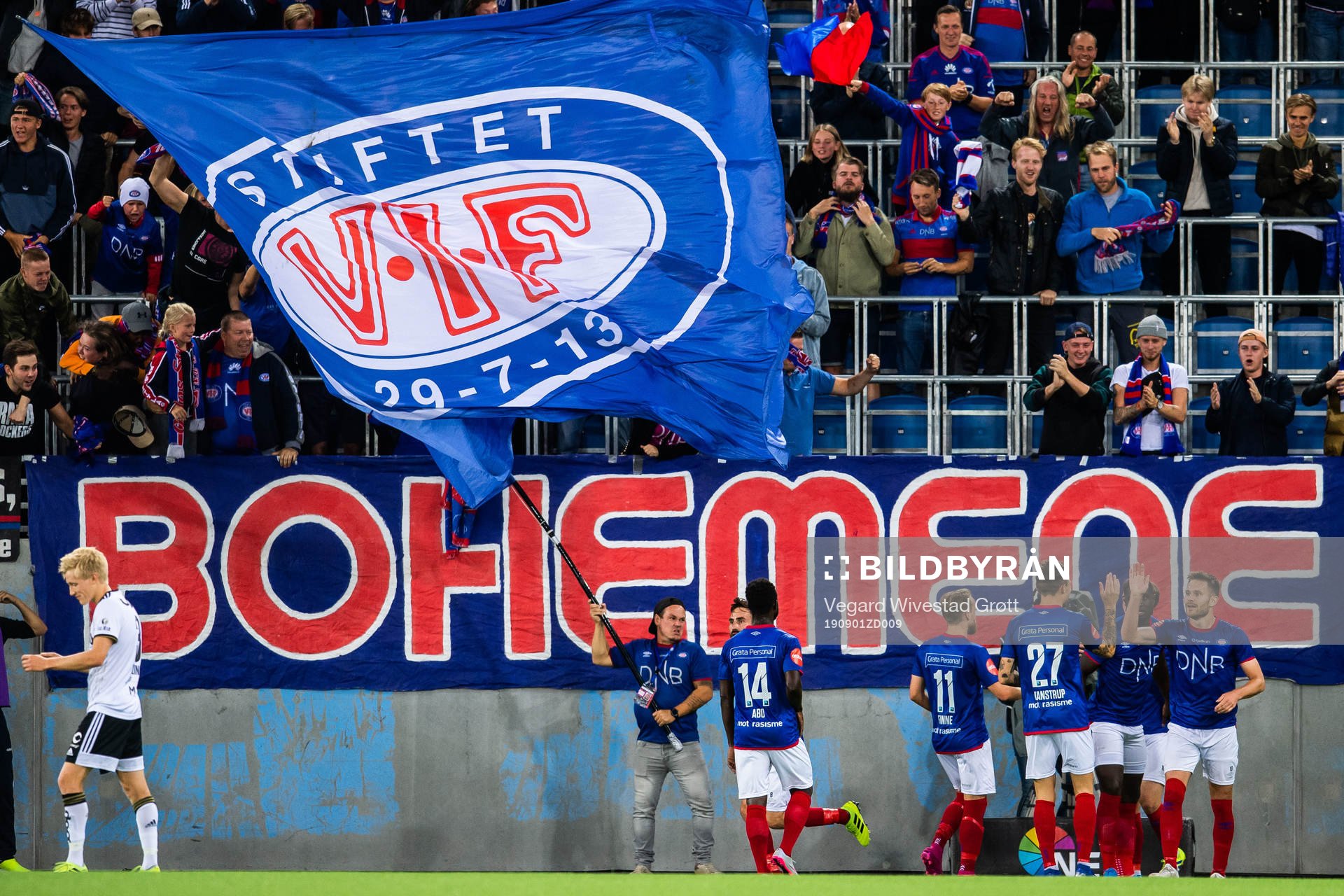 Matthías Vilhjálmsson of Vålerenga celebrate with