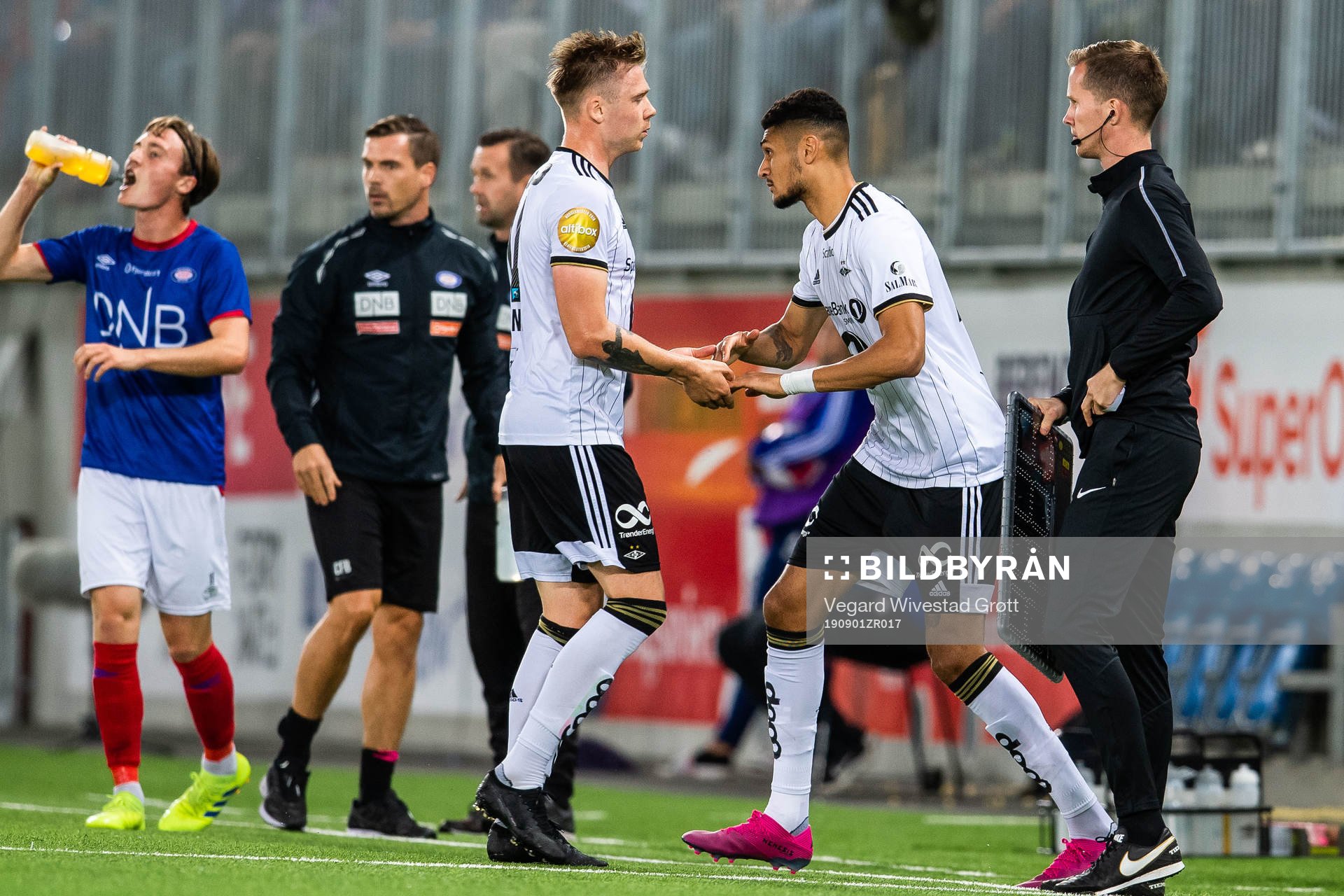Bjørn Maars Johnsen changes with Alexander Søderlund of