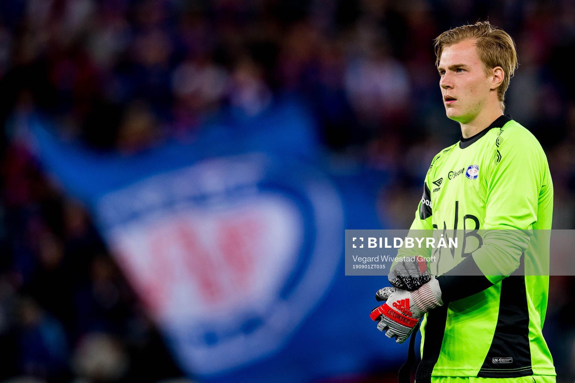 Goalkeeper Kristoffer Sundquist Klaesson of Vålerenga