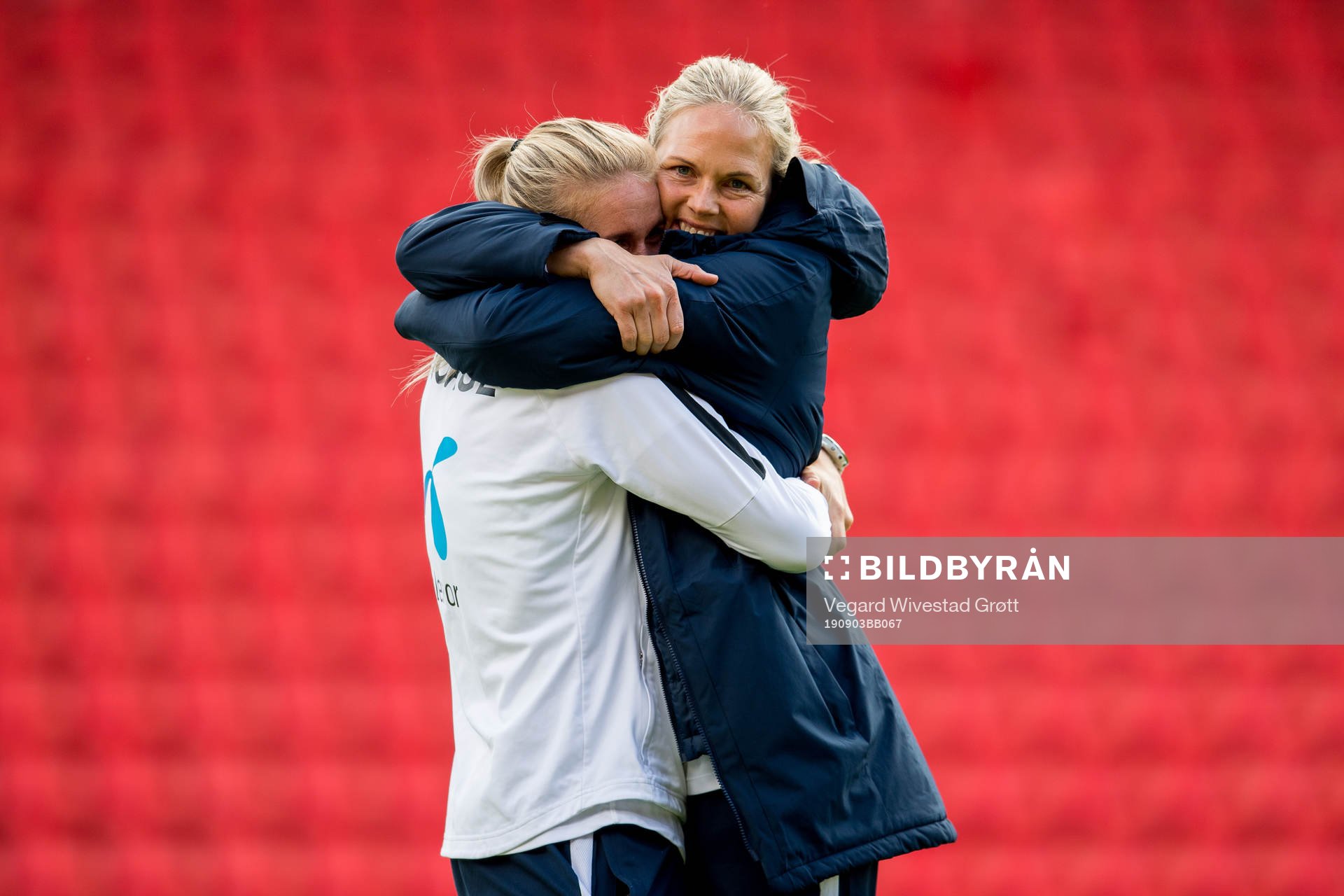 Elise Thorsnes and goalkeeper Ingrid Hjelmseth of Norway