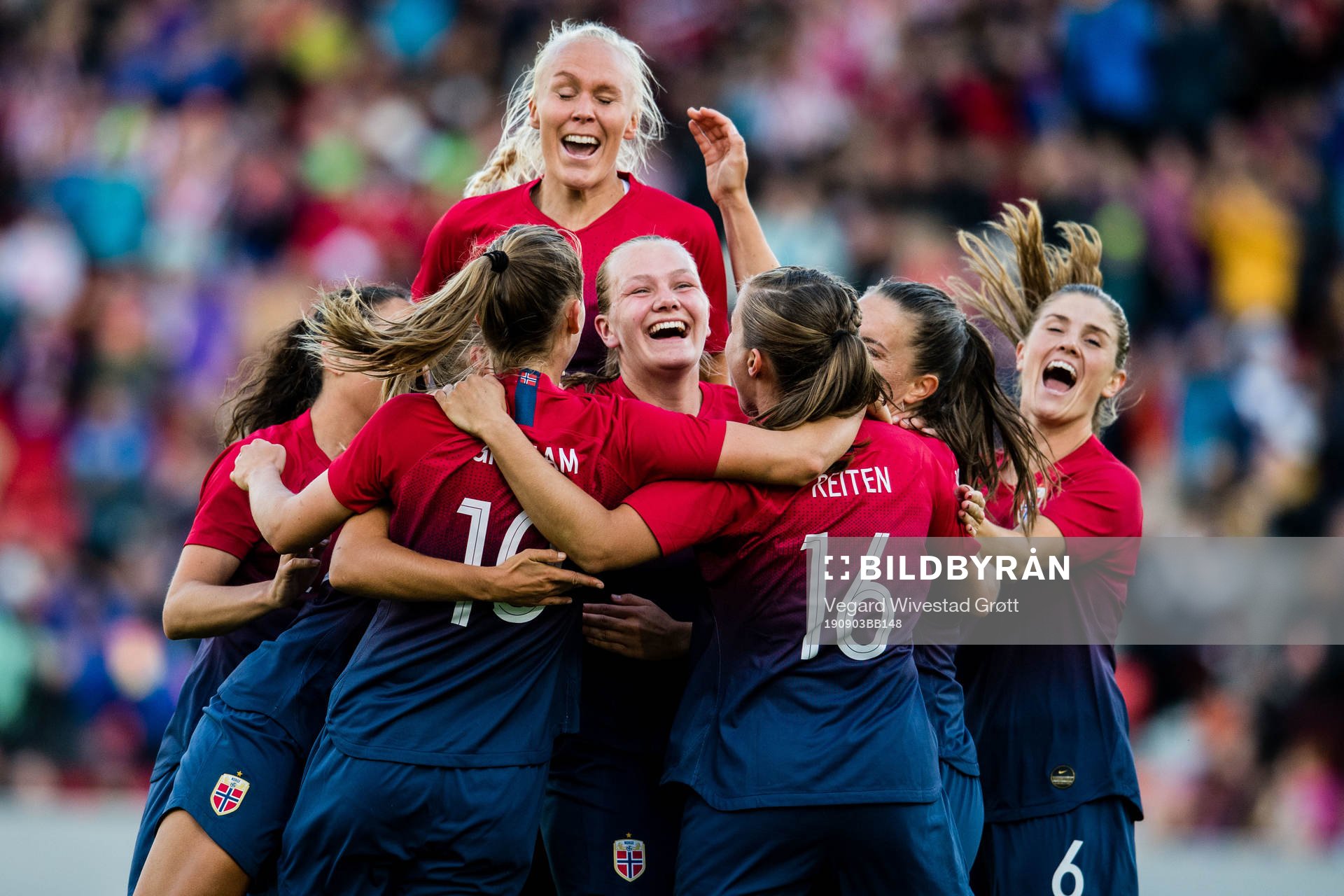 Frida Maanum of Norway celebrates with teammates during the women's international friendly football match between Norway and England on September 3, 2019 in Bergen.
