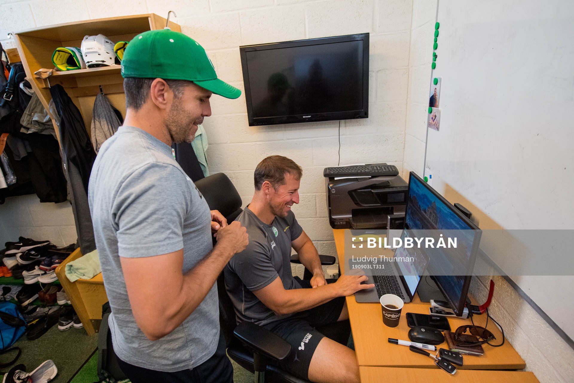 Assisterande tränare Cory Murphy och tränare Cam Abbott i