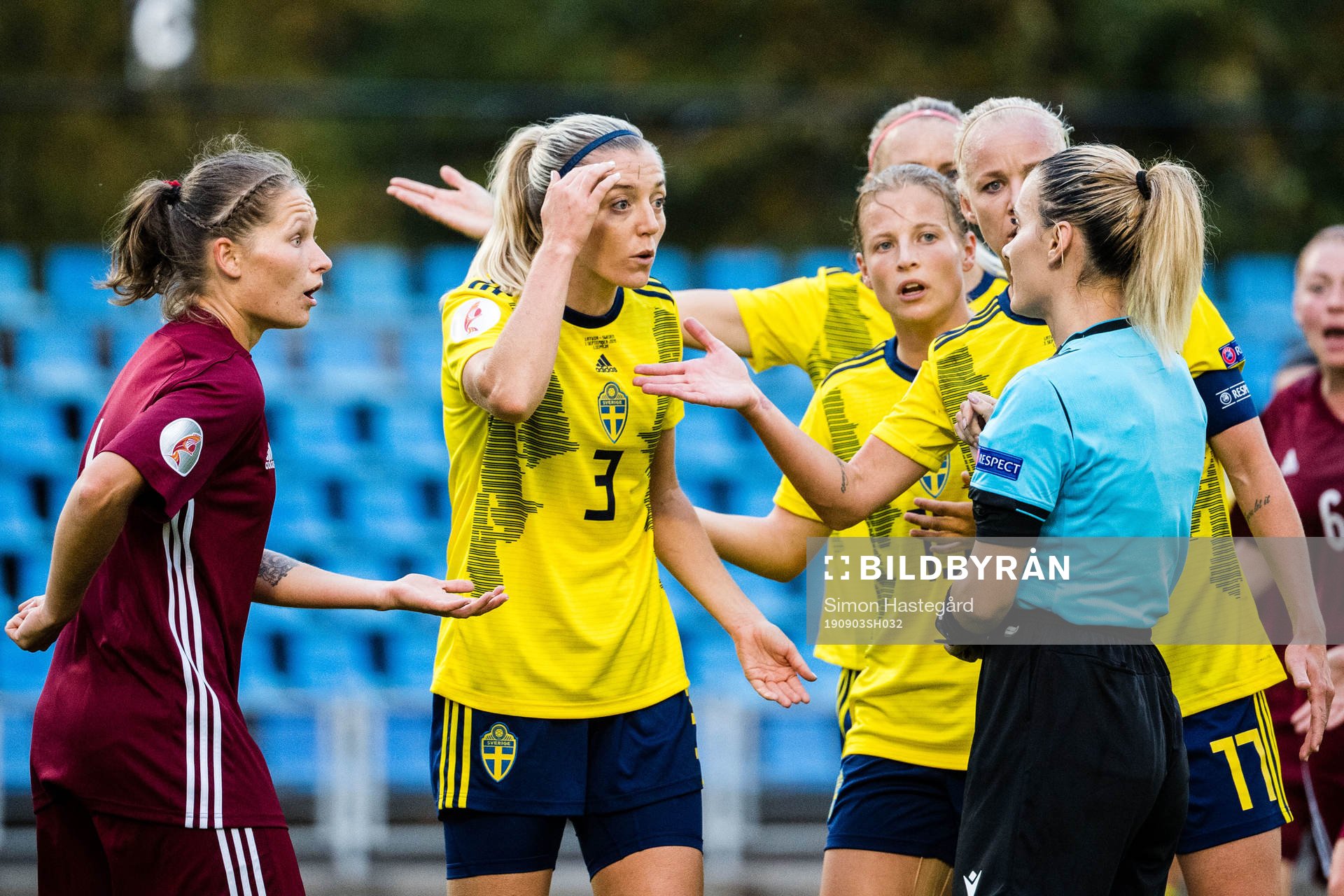 Linda Sembrant and Anna Anvegård of Sweden in discussion