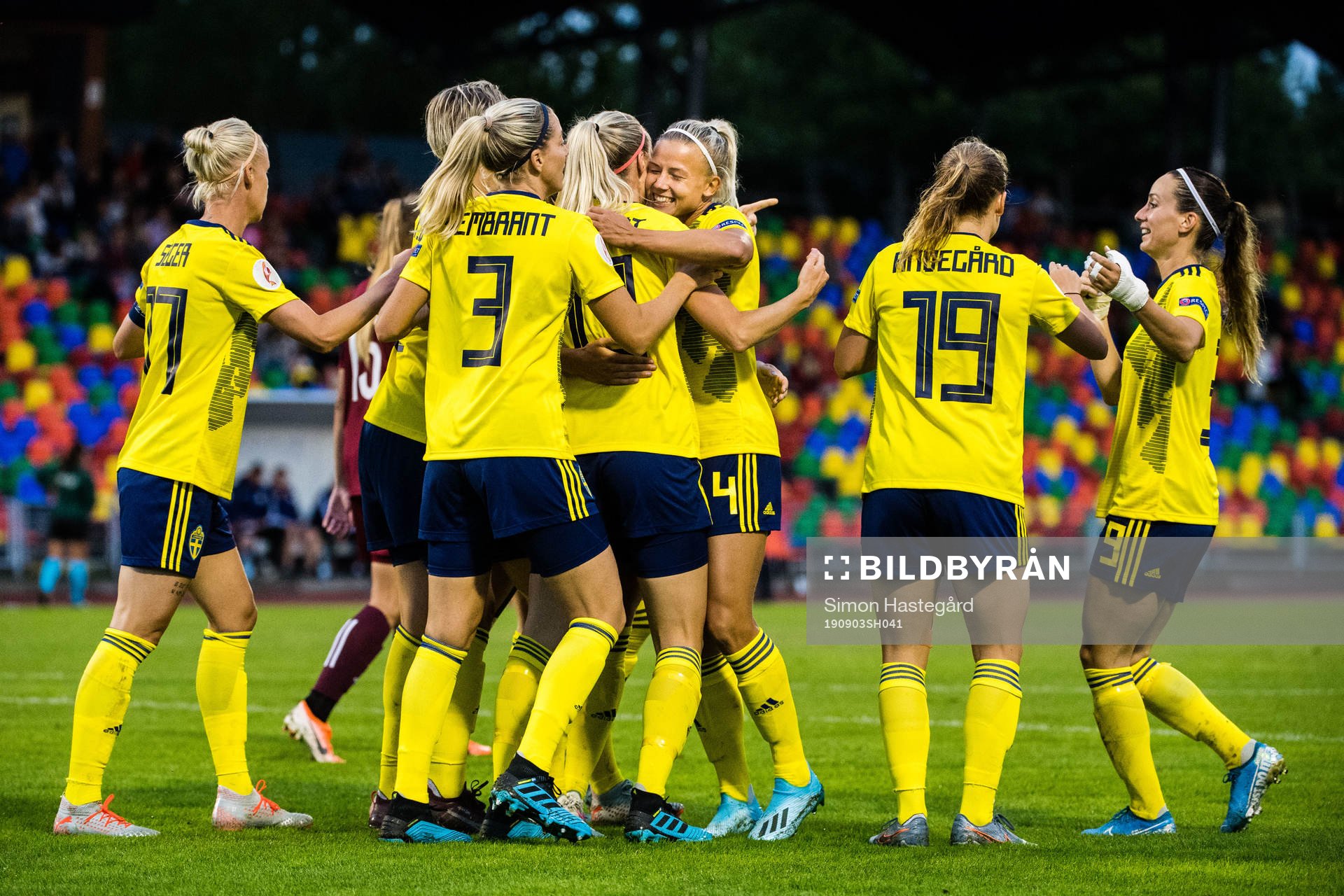 Players of Sweden celebrates