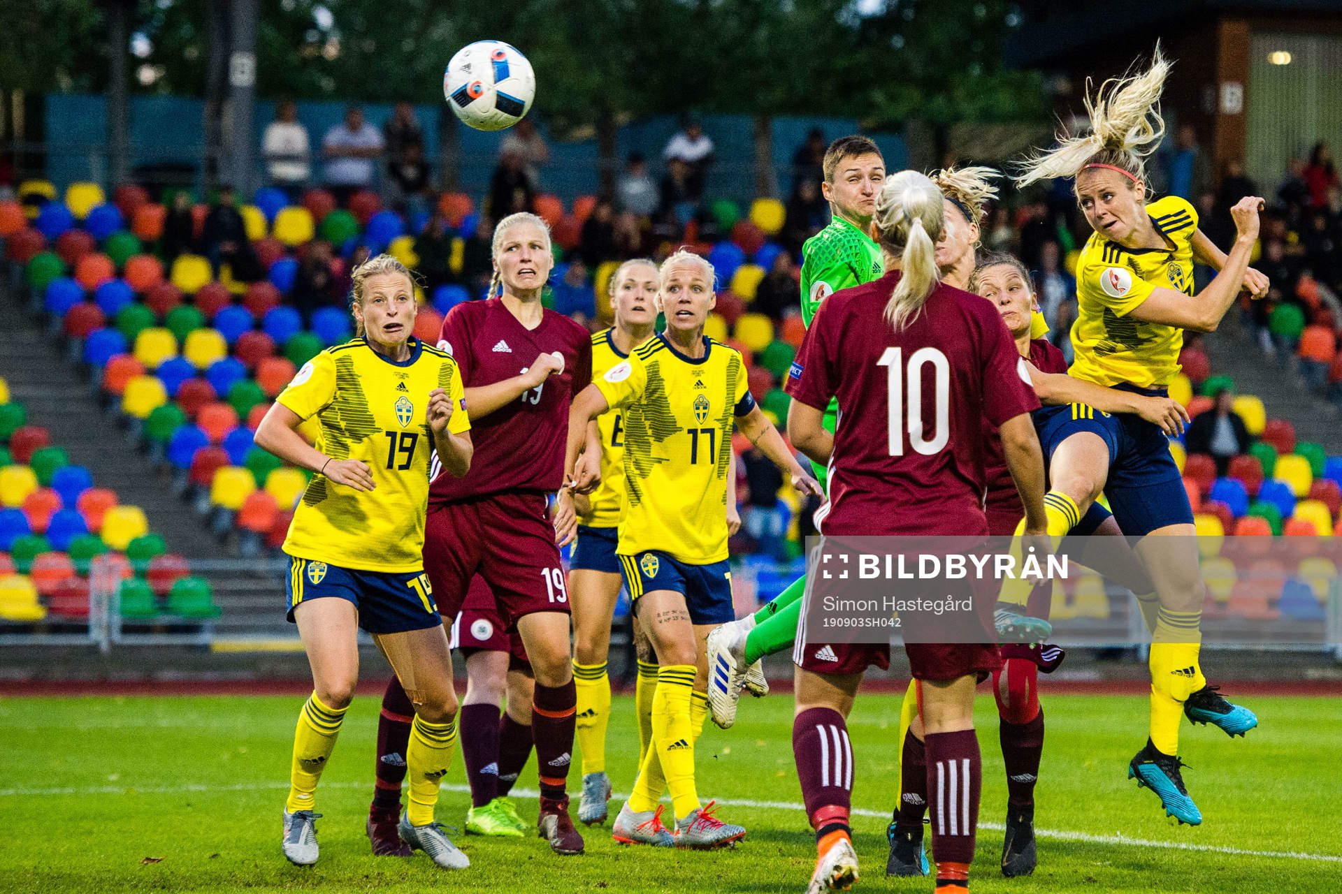 Amanda Ilestedt of Sweden scores 1-2