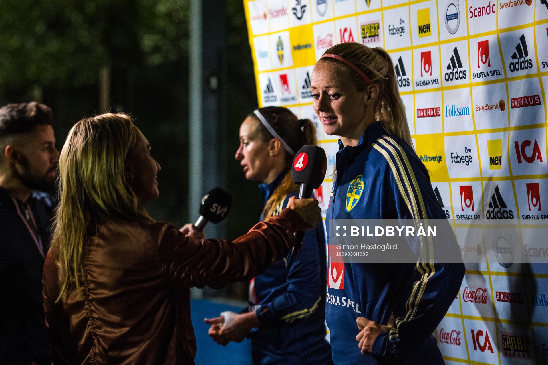 Kosovare Asllani and Amanda Ilestedt of Sweden