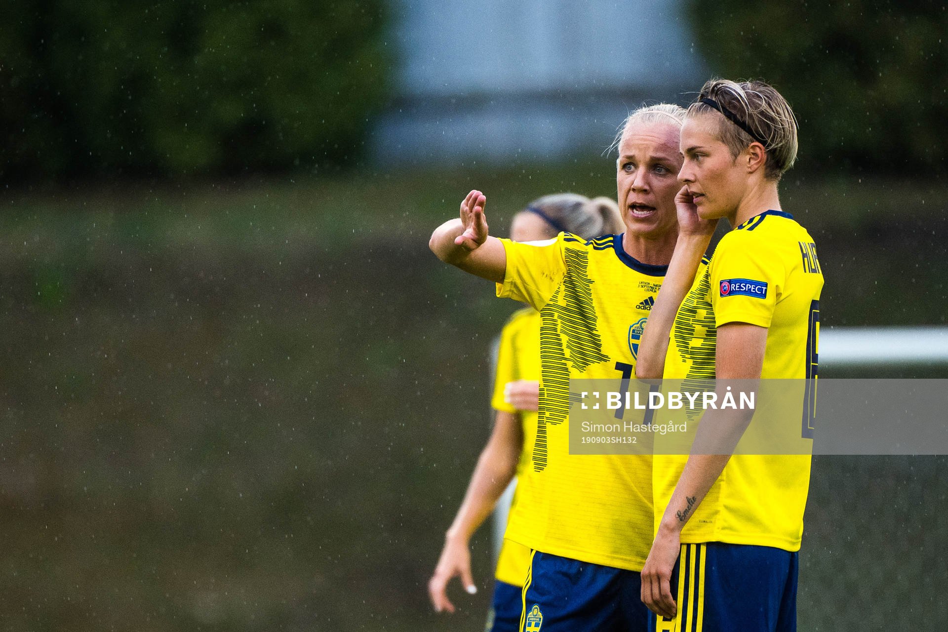 Caroline Seger and Lina Hurtig of Sweden