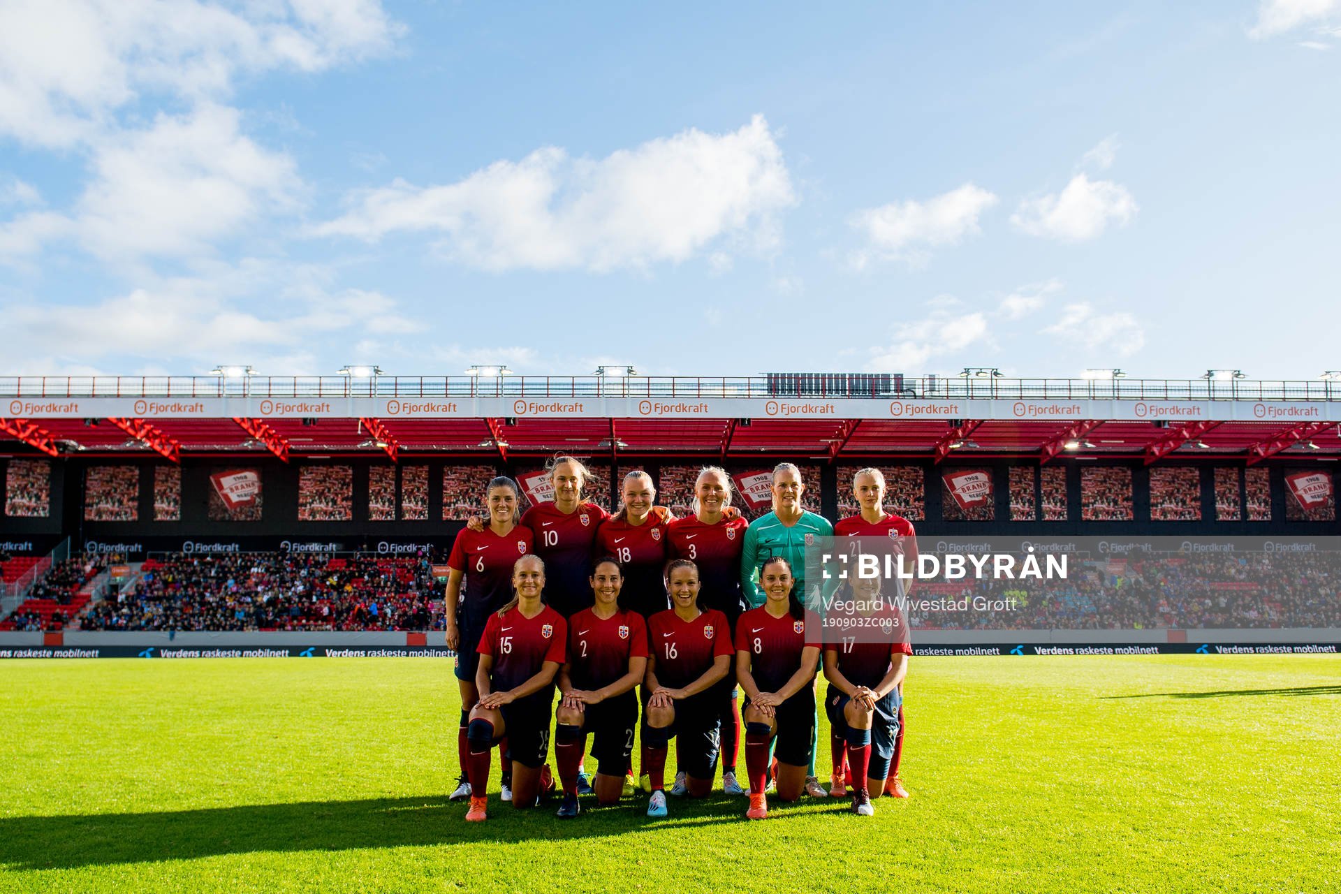 Maren Mjelde (2nd row), Caroline Graham Hansen, Frida