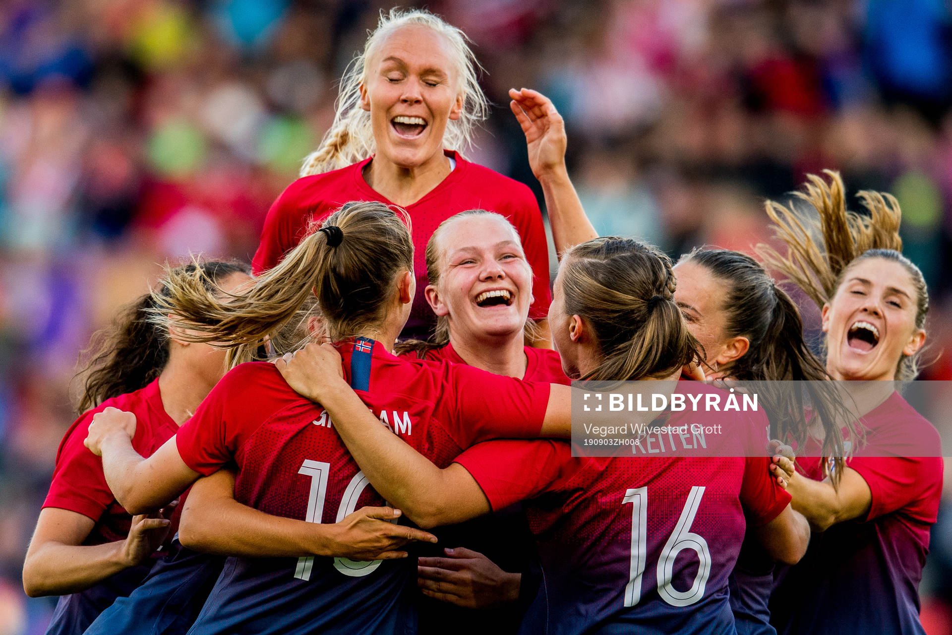 Frida Maanum of Norway celebrates with Maria Thorisdottir, Caroline Graham Hansen, Guro Reiten, Maren Mjelde and teammates after scoring 1-1 during the women's international friendly football match between Norway and England on September 3, 2019 in Bergen.