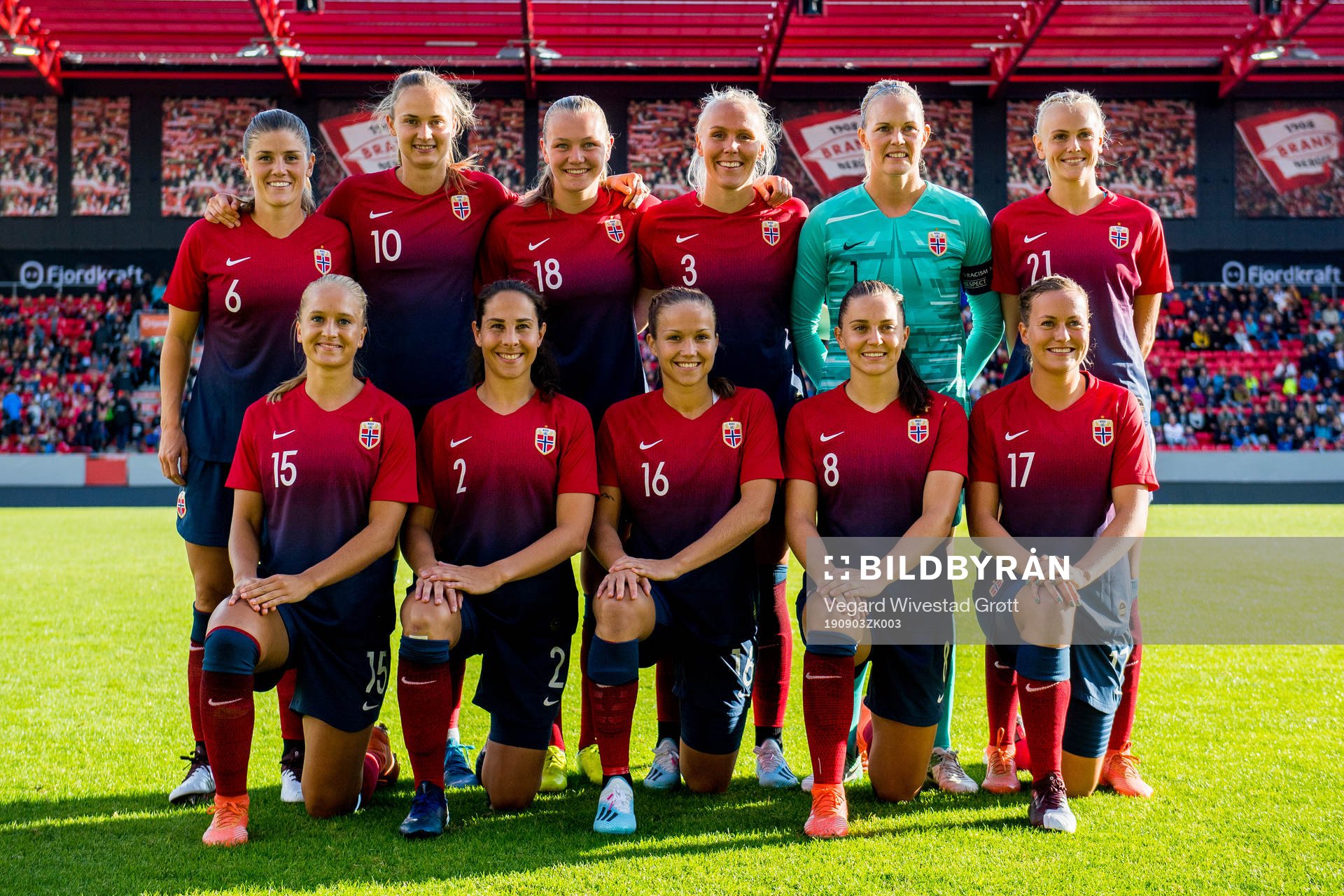 Maren Mjelde (2nd row), Caroline Graham Hansen, Frida