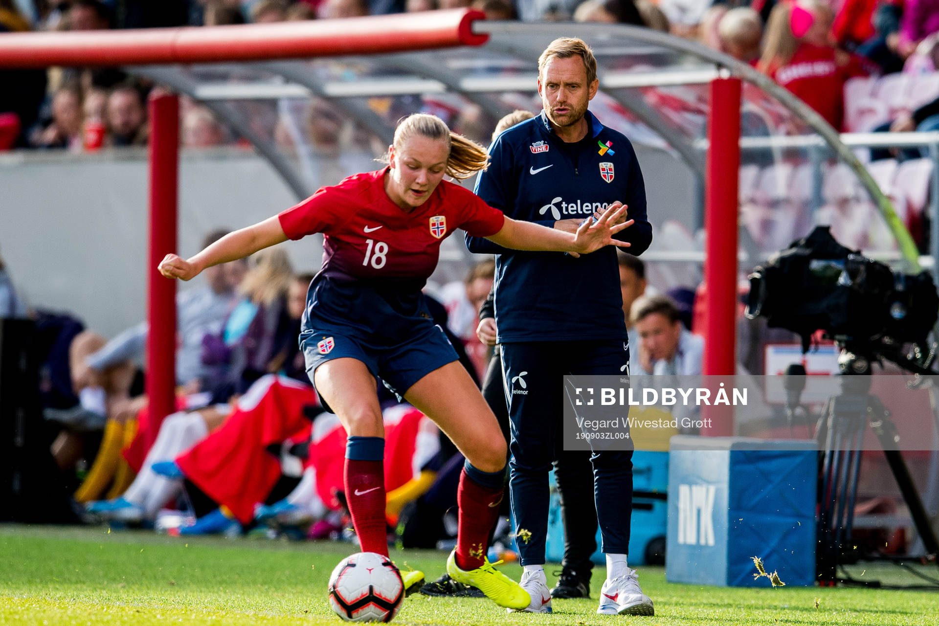 Frida Maanum of Norway and Martin Sjögren, head coach of
