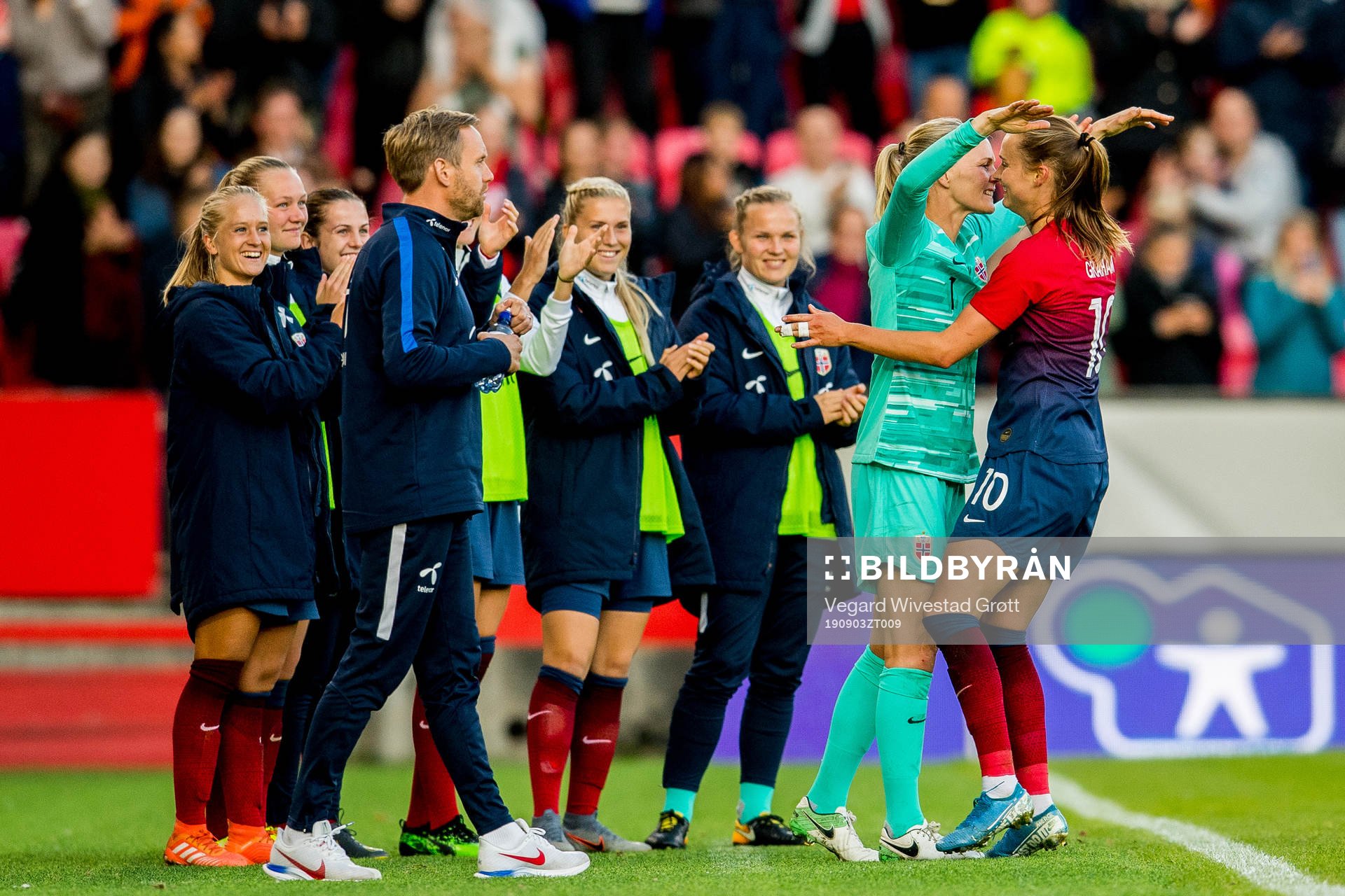 Caroline Graham Hansen of Norway celebrates with teammate