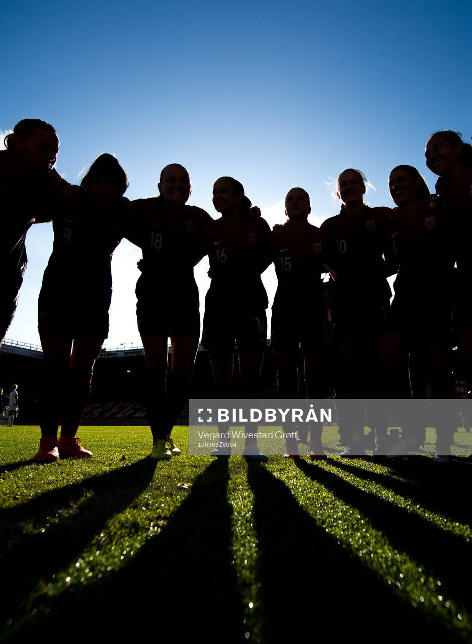 The silhouettes of the players of Norway