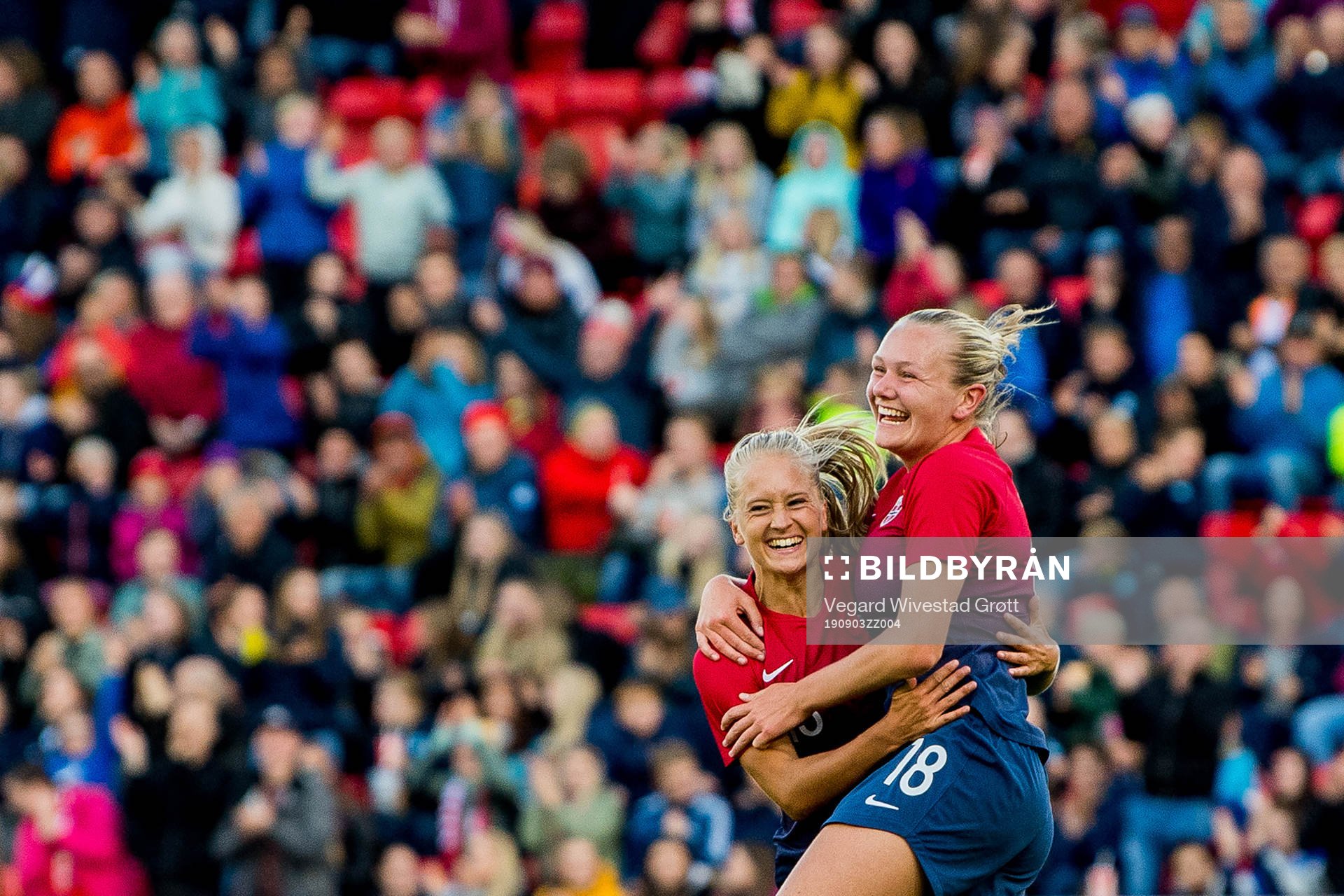 Frida Maanum of Norway celebrates with teammate Amalie