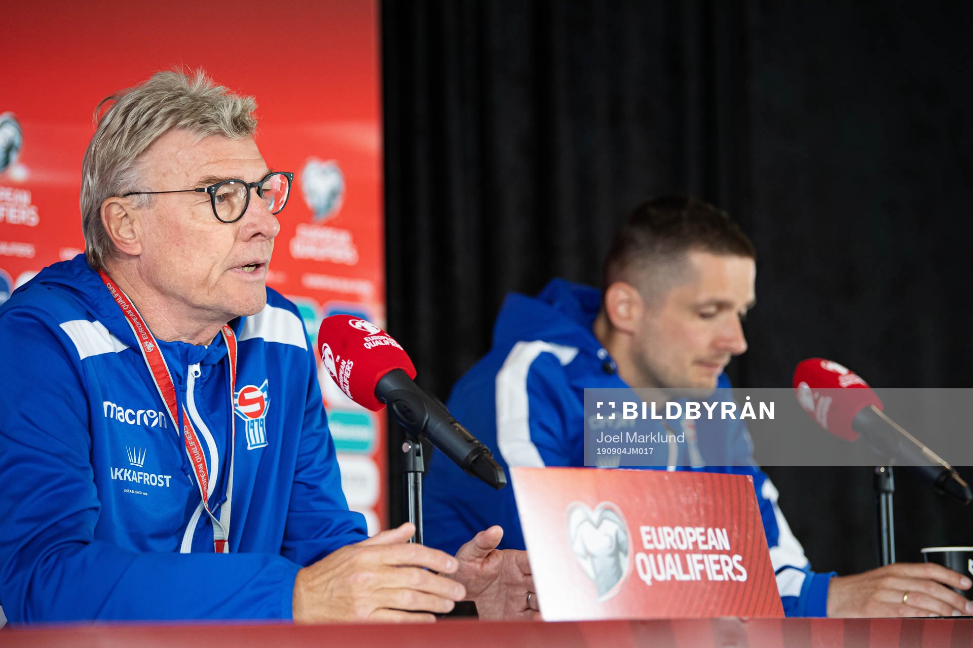 Head coach Lars Olsen and Atli Gregersen of the Faroe