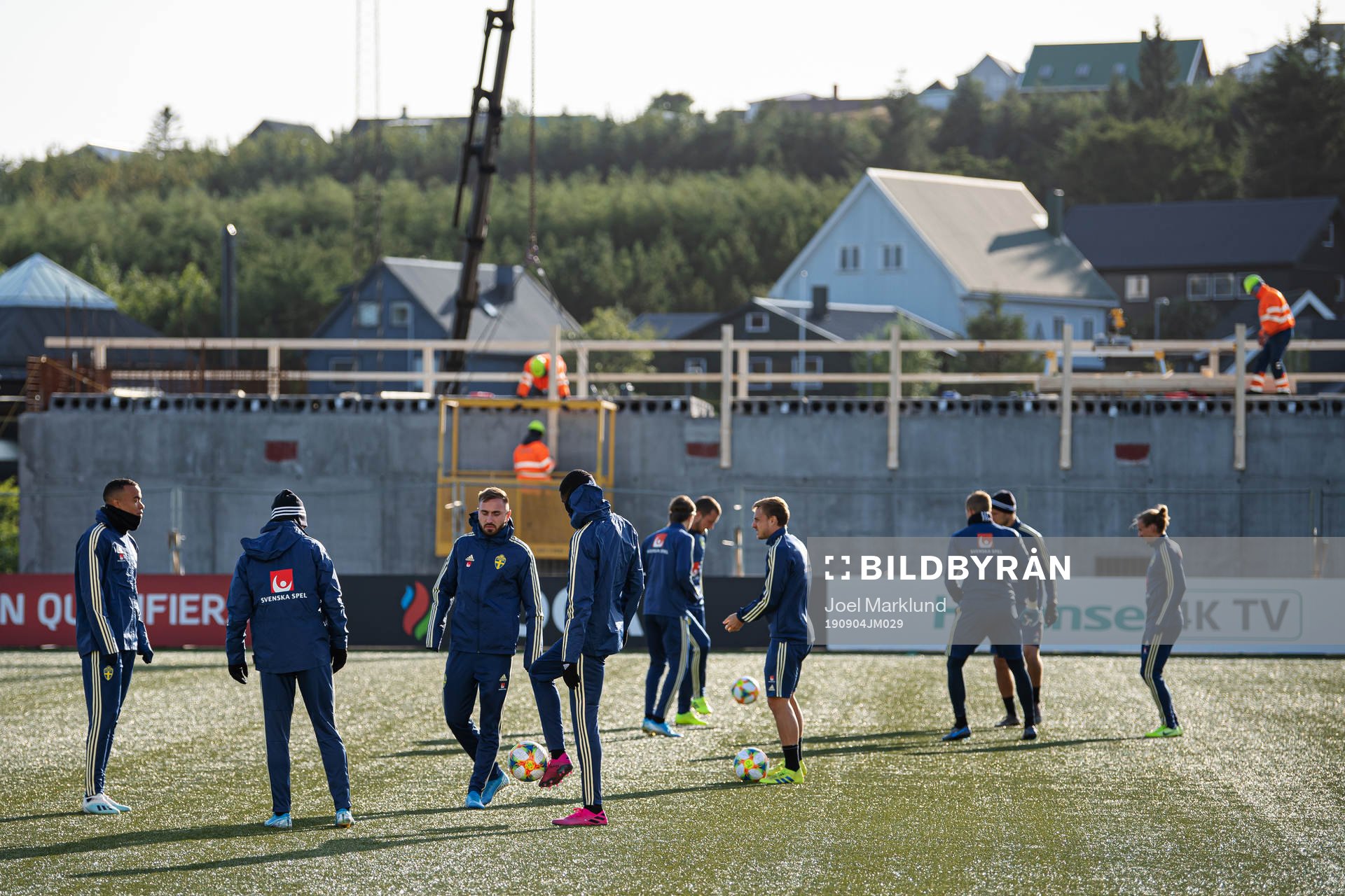 Robin Quaison and Muamer Tankovic and other players of the