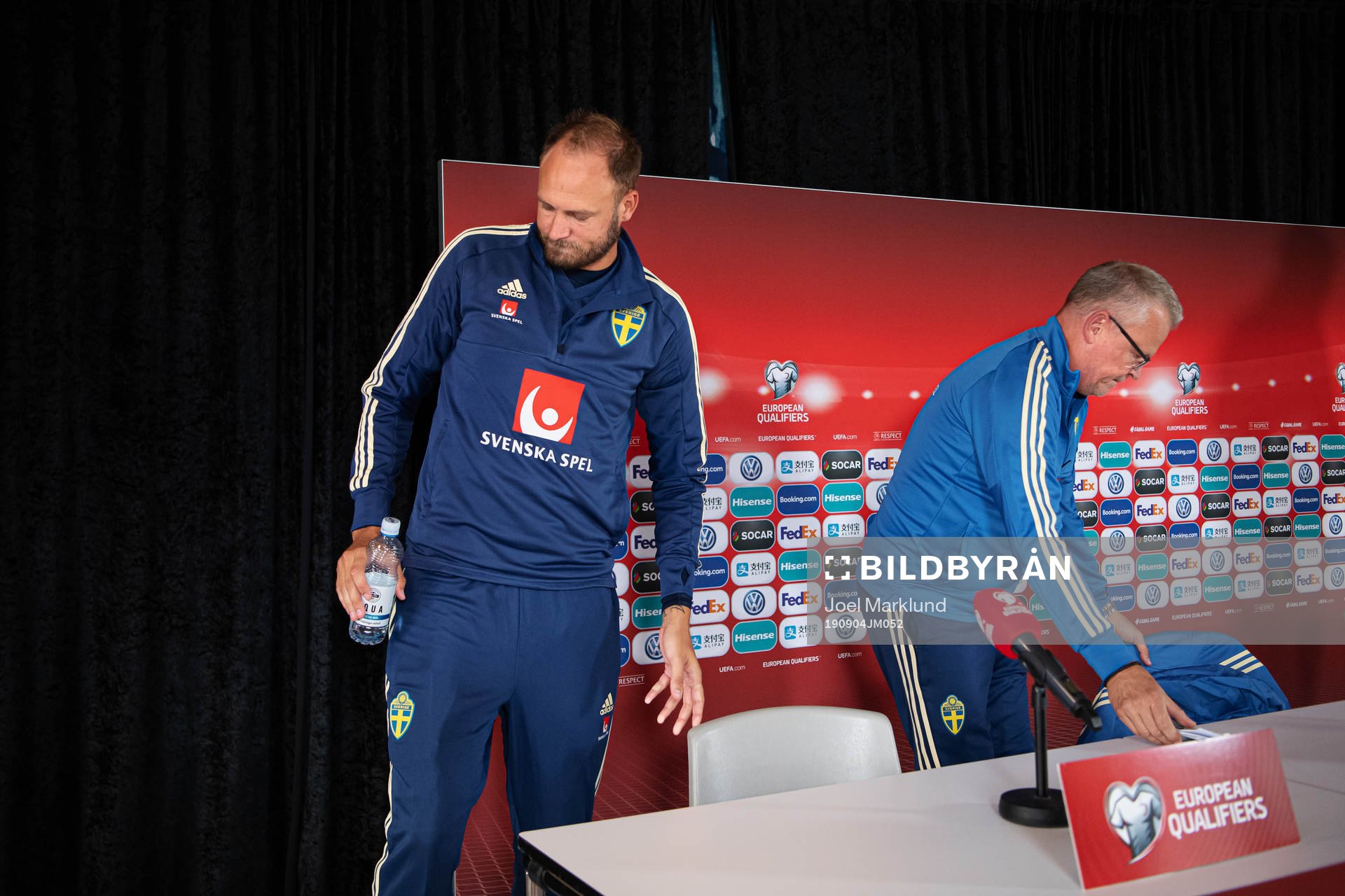 Andreas Granqvist and head coach Janne Andersson of the