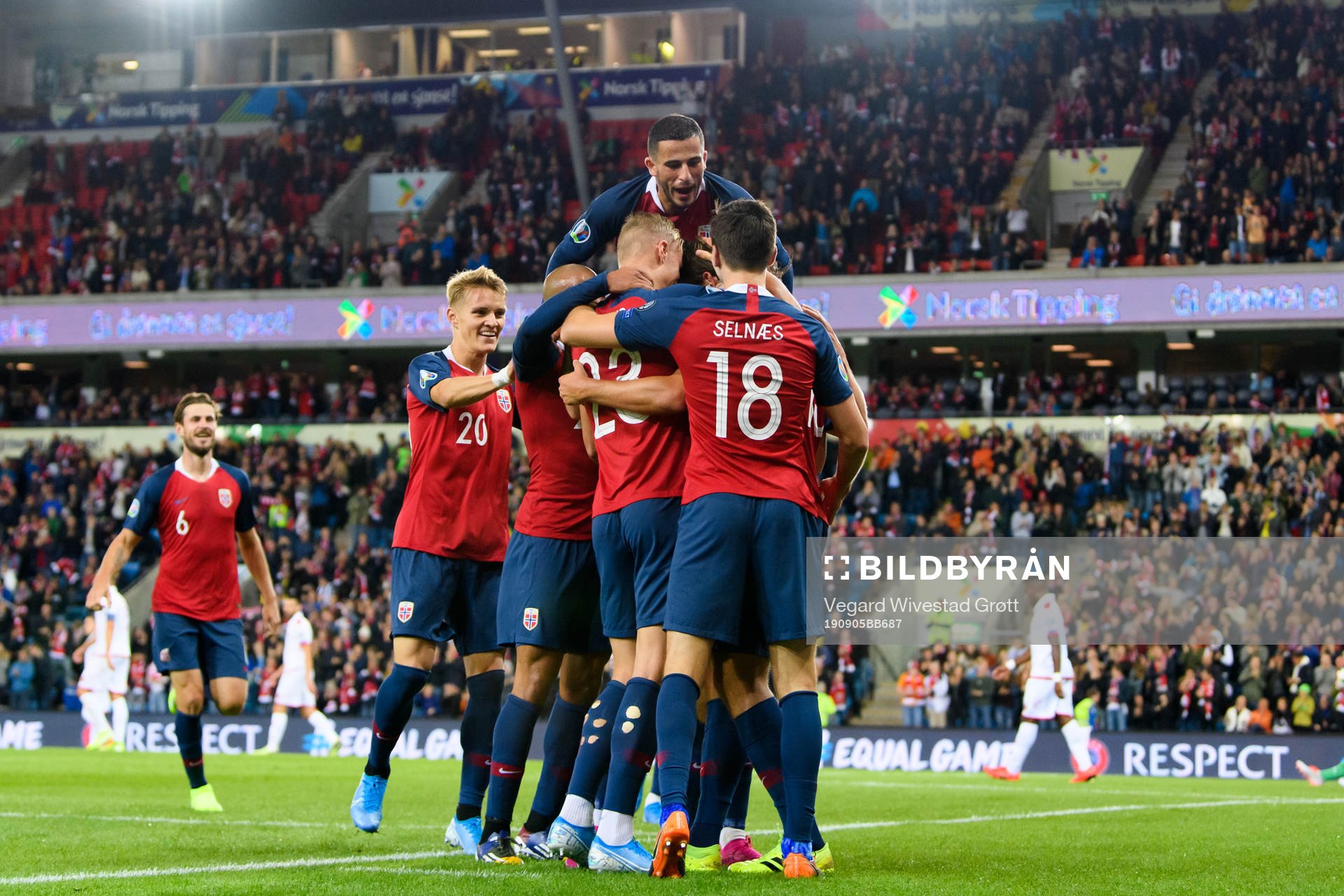 Sander Berge celebrates with team mates after scoring 1-0 during the UEFA Euro Qualifier football match between Norway and Malta on September 5, 2019 in Oslo.