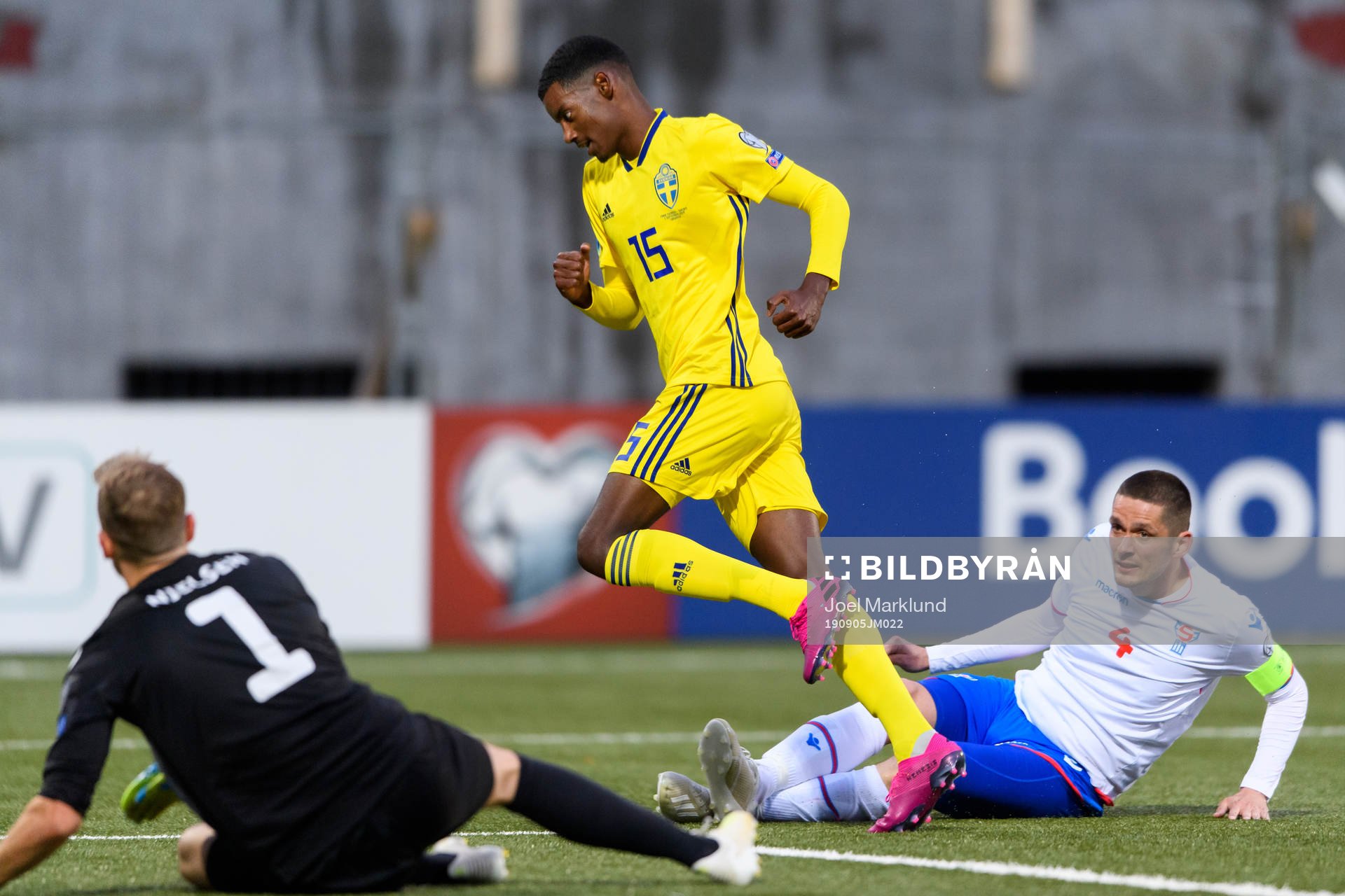 Alexander Isak of Sweden celebrates