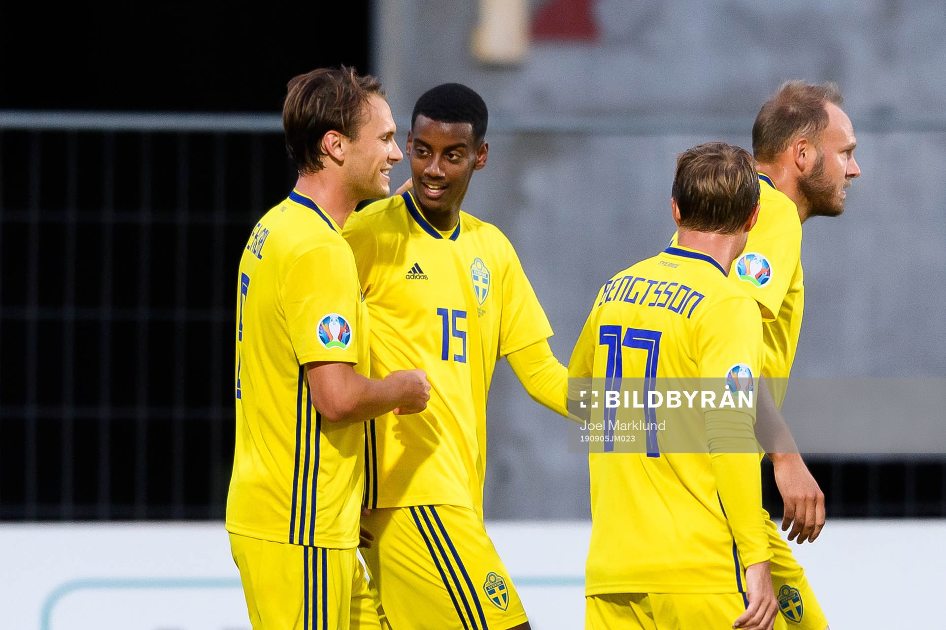 Alexander Isak of Sweden celebrates with his teammates