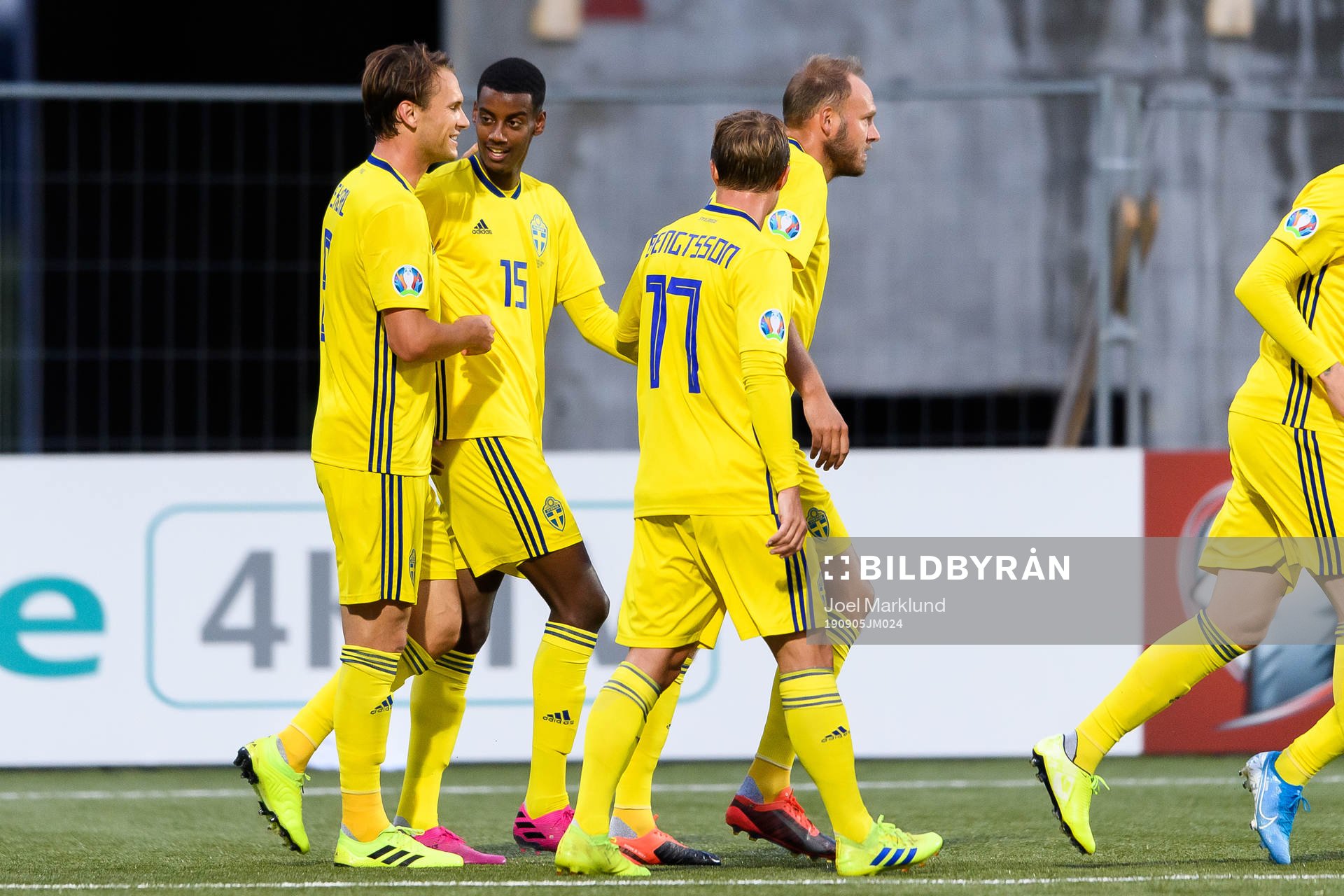 Alexander Isak of Sweden celebrates with his teammates