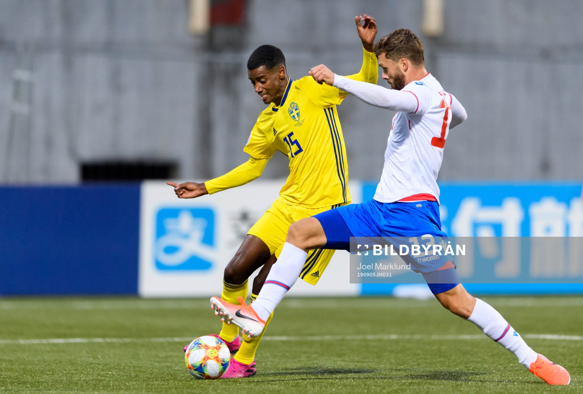 Alexander Isak of Sweden and Rogvi Baldvinsson of Faroe
