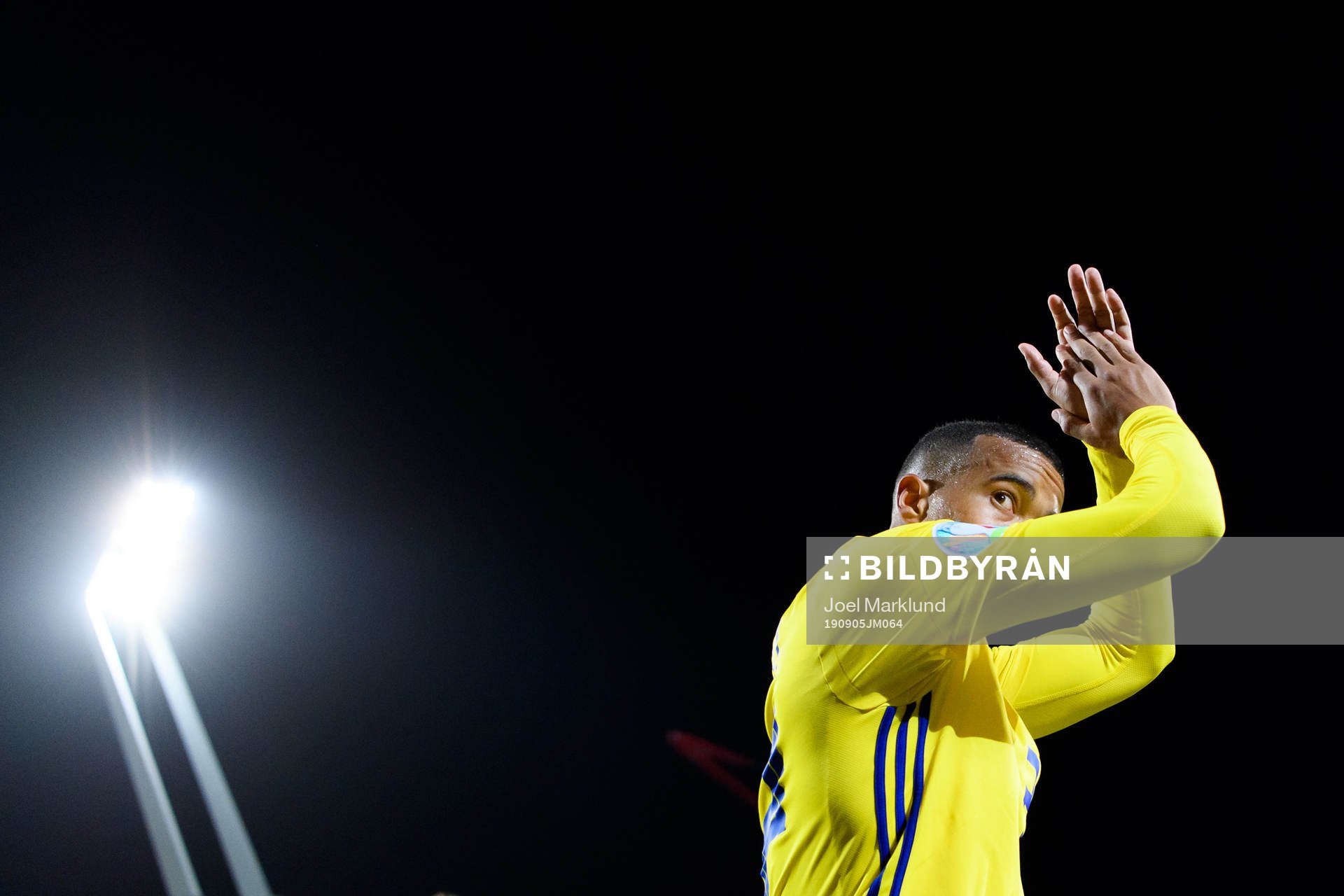 Robin Quaison of Sweden give his thanks to the supporters