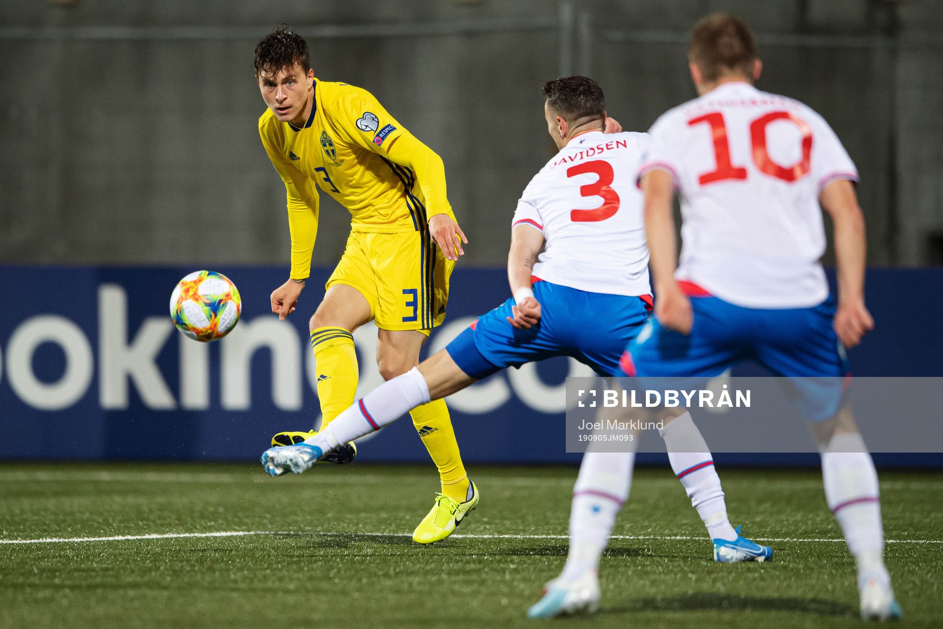 Victor Nilsson Lindelöf of Sweden in action against