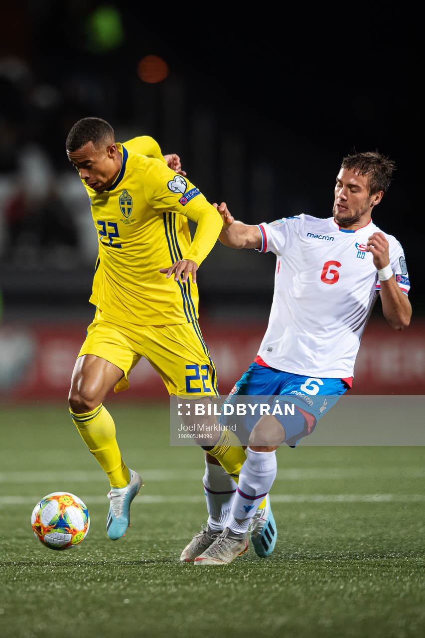 Robin Quaison of Sweden and Hallur Hansson of Faroe Islands