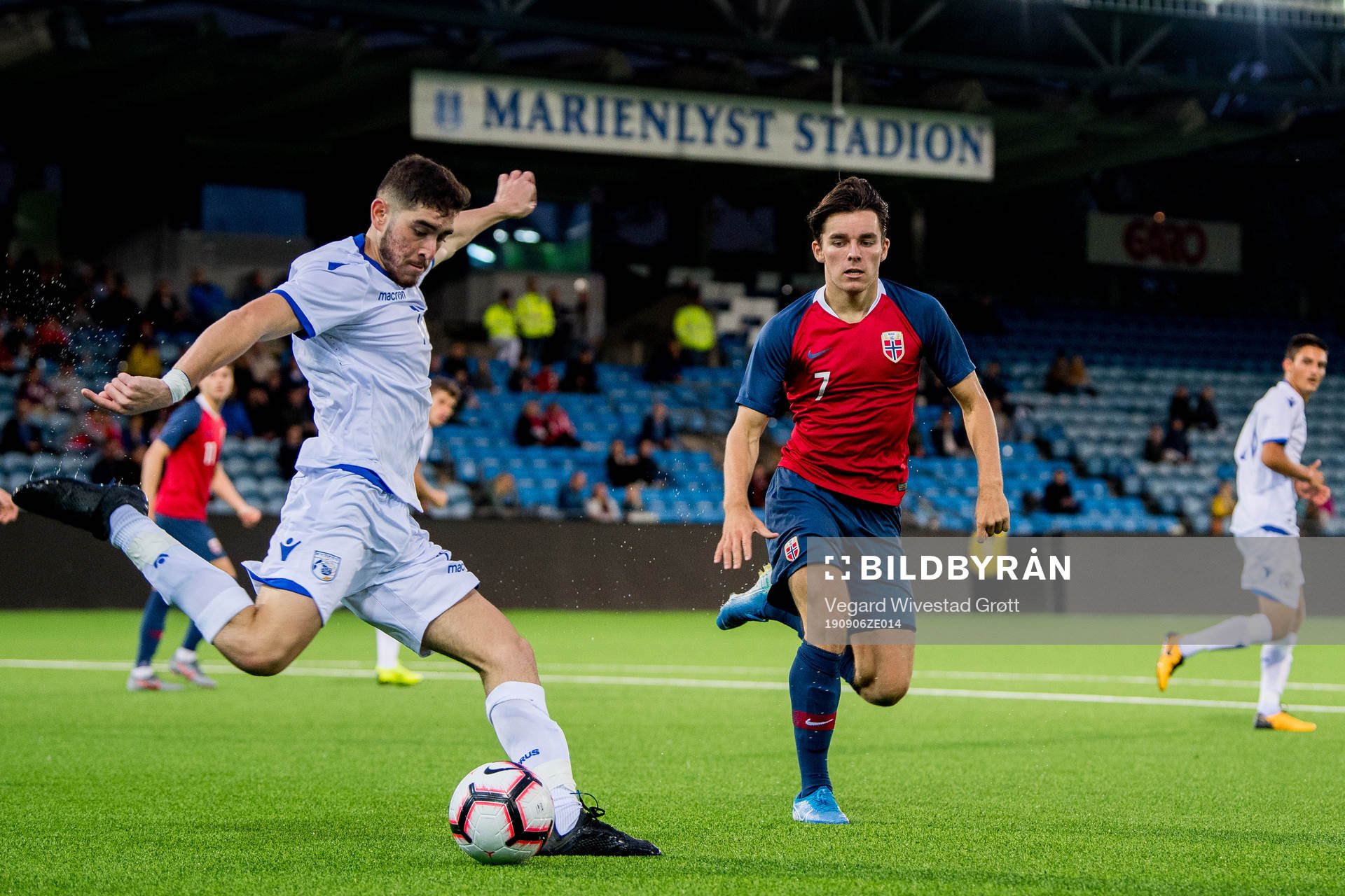 Christos Shelis of Cyprus and Hugo Vegard Vetlesen of Norway